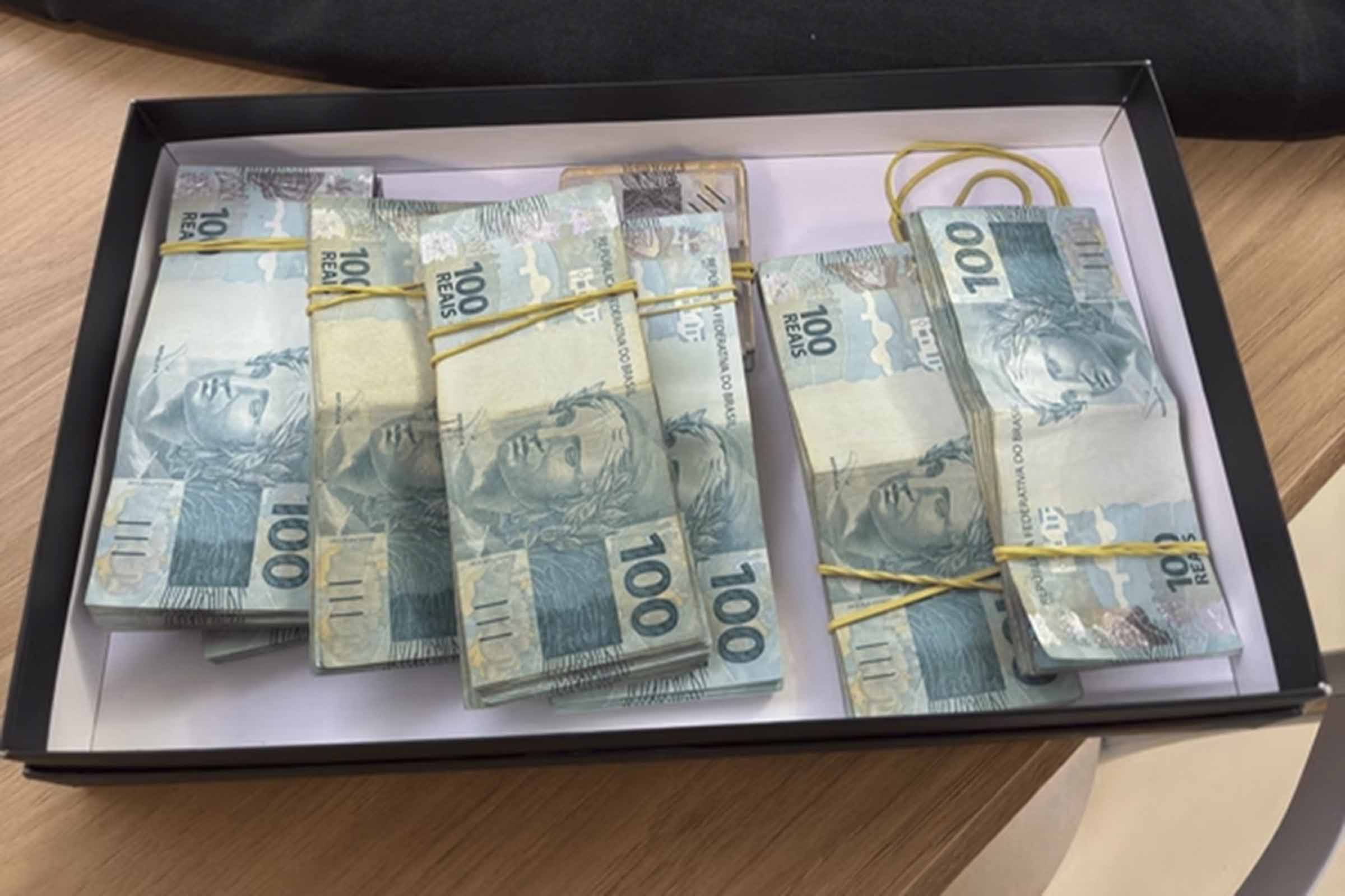 Polícia Federal prende mulher com cédulas falsas em Feira de Santana