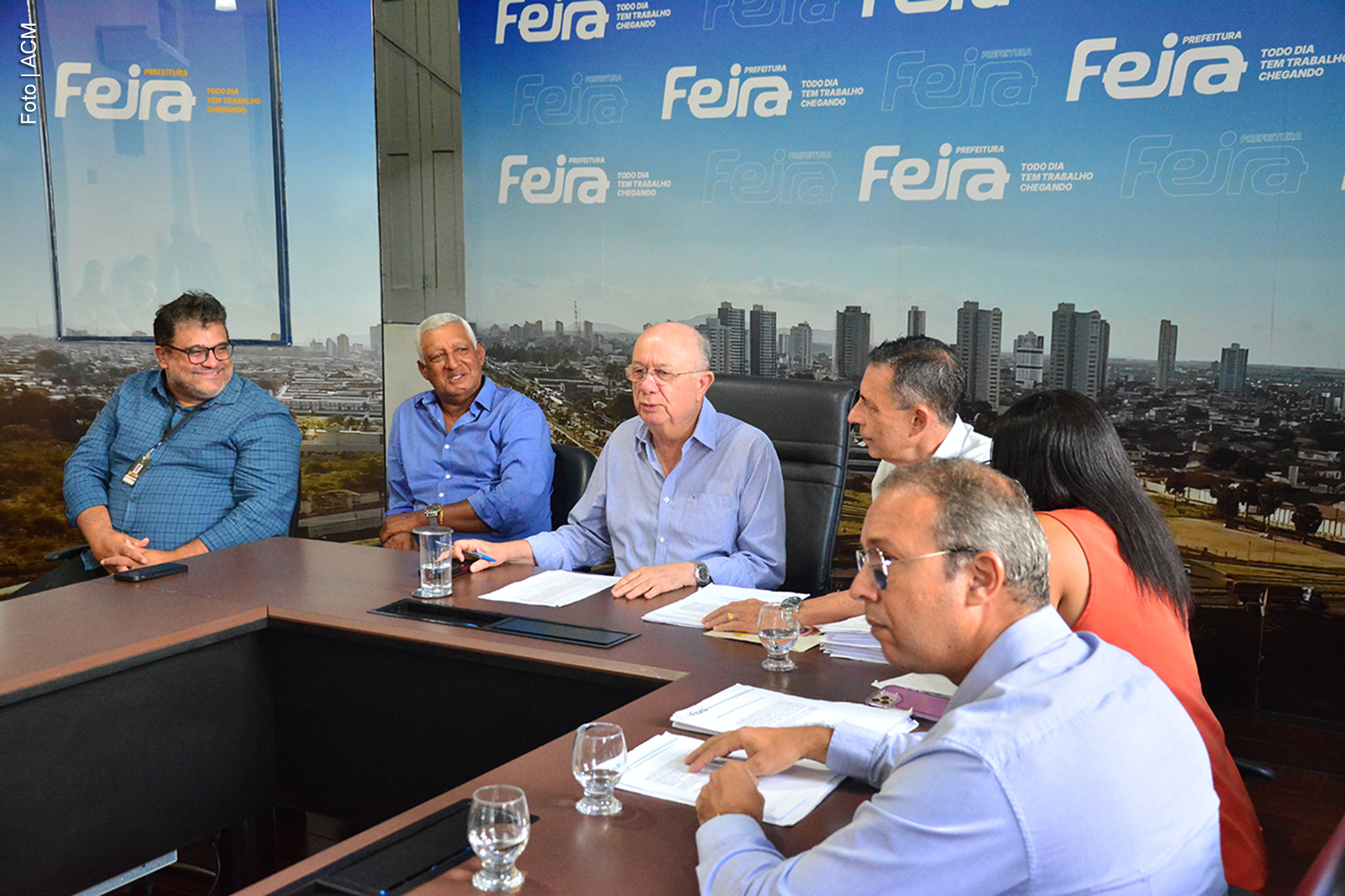 Decisão beneficia motoristas e regulariza a posse de veículos no setor de transporte municipal.