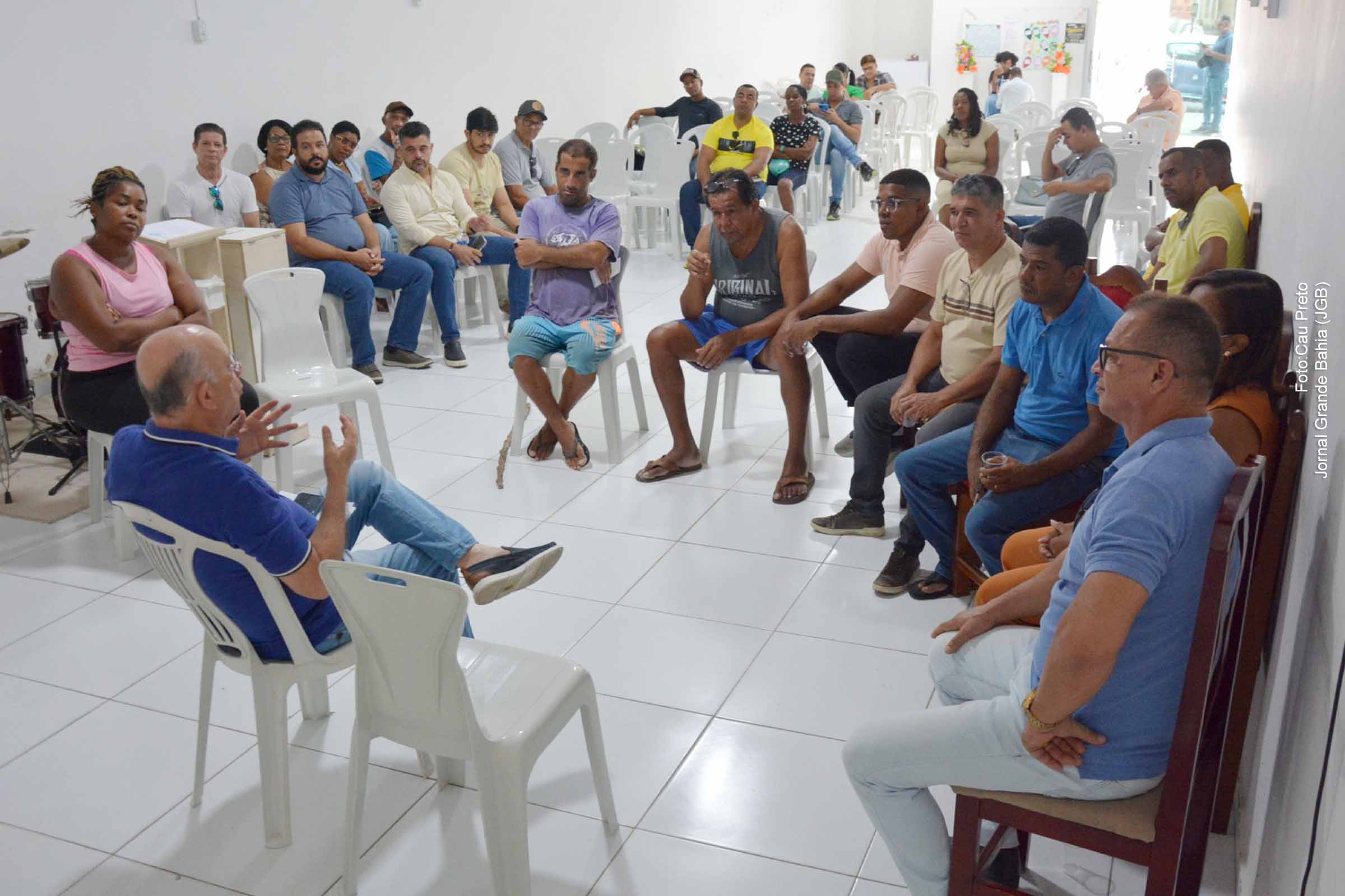 Prefeito José Ronaldo participa de reunião com comerciantes para discutir melhorias na Avenida Iguatemi.