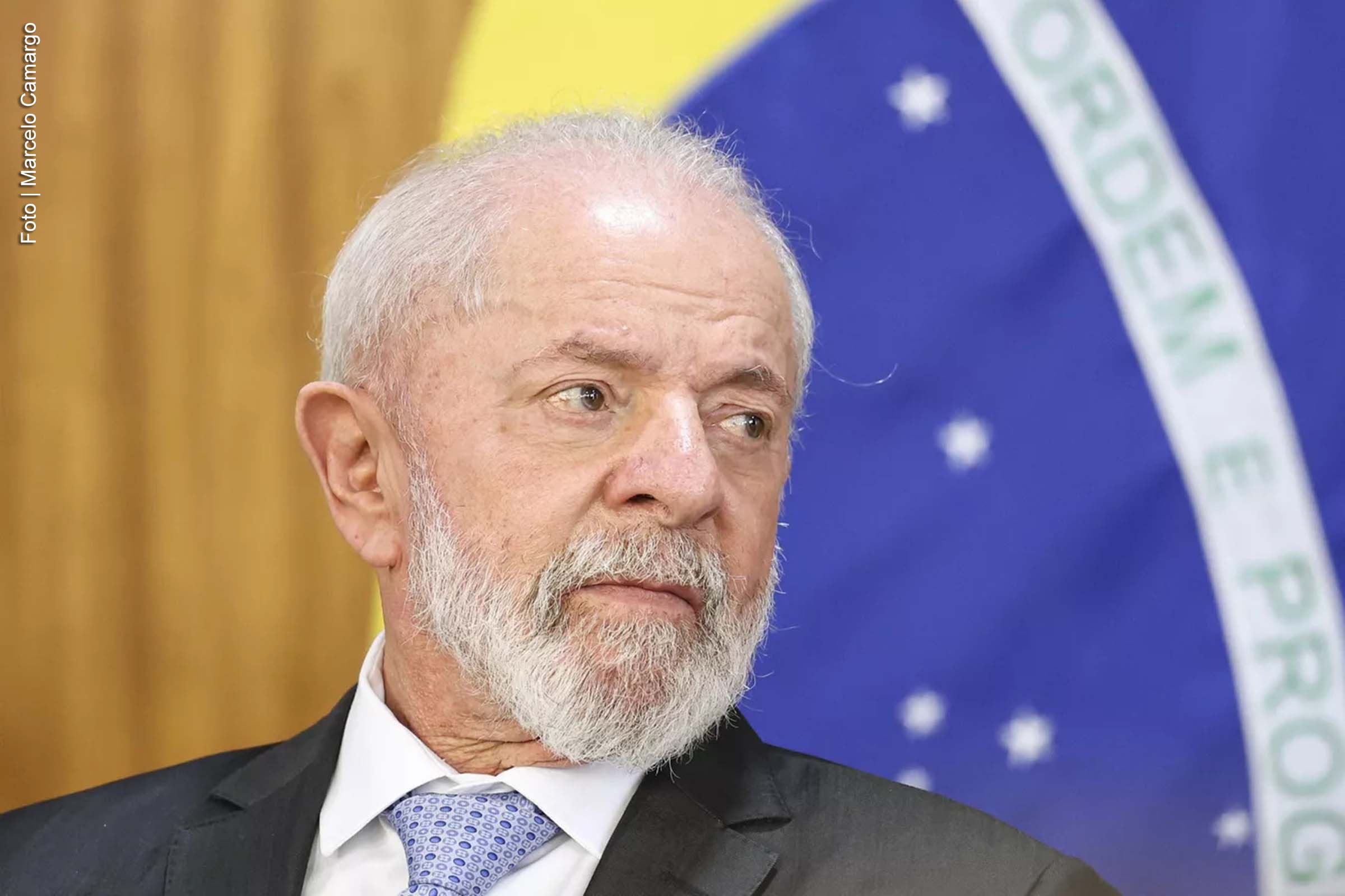 A insatisfação com o terceiro mandato do presidente Luiz Inácio Lula da Silva (PT) tem repercussão no Congresso Nacional, tanto na oposição quanto na base governista. A demora na reforma ministerial e a falta de diálogo são pontos de tensão. Lideranças do centrão surgem como peça-chave para a governabilidade e para as eleições de 2026, diante do cenário de polarização política.