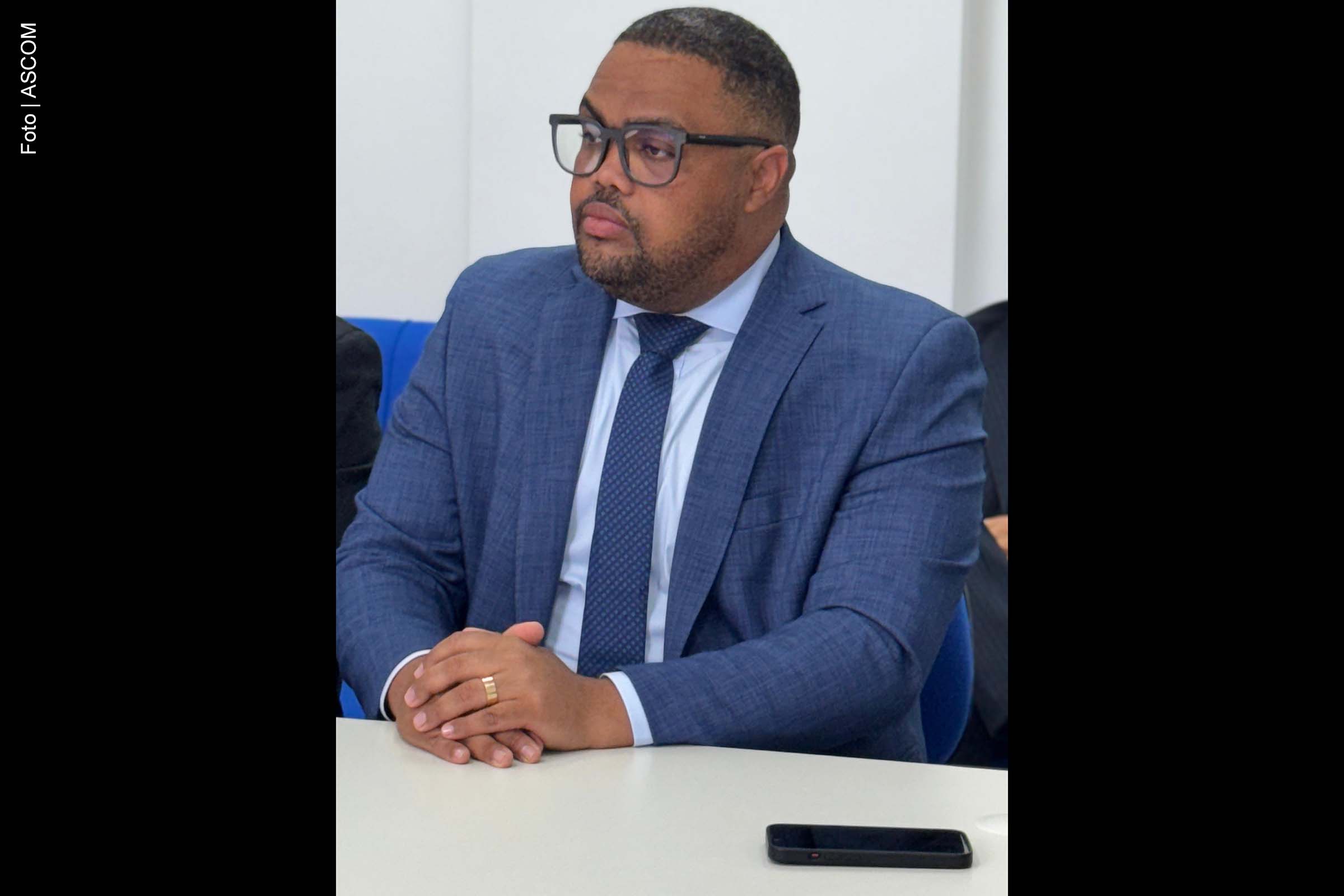 O procurador geral da Câmara Municipal de Feira de Santana, Eurico Neto, solicitou à Vara da Fazenda Pública a extinção de processos promovidos pela Casa Legislativa, em razão de decurso do tempo e perda de objeto. A medida visa otimizar o acervo processual e retirar do sistema judicial demandas desnecessárias e obsoletas. A solicitação foi feita durante uma visita ao juiz Nunisvaldo dos Santos, marcada pelo início do diálogo entre a Câmara e o Judiciário. Segundo o procurador, a ação busca a cooperação contínua entre os Poderes para melhorar a eficiência do trabalho judicial.