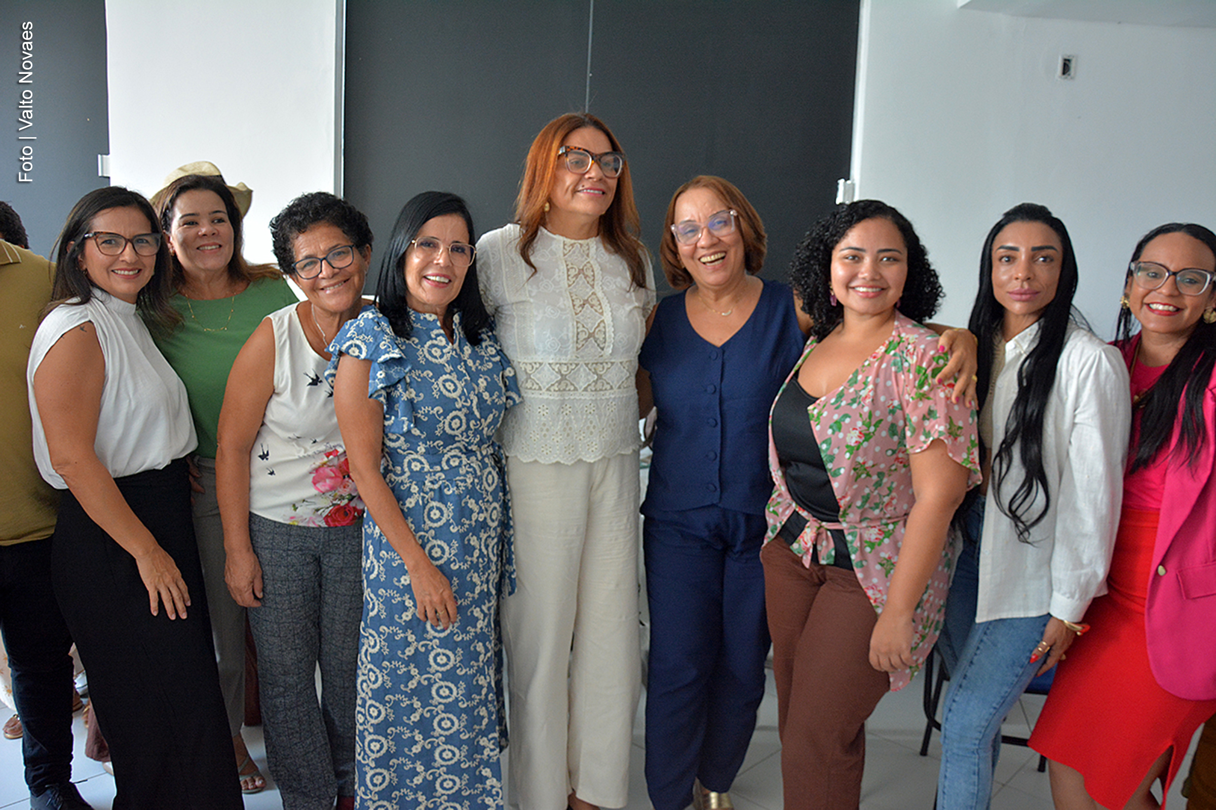 Encontro reuniu representantes de órgãos e entidades para planejar ações voltadas à defesa dos direitos das mulheres.