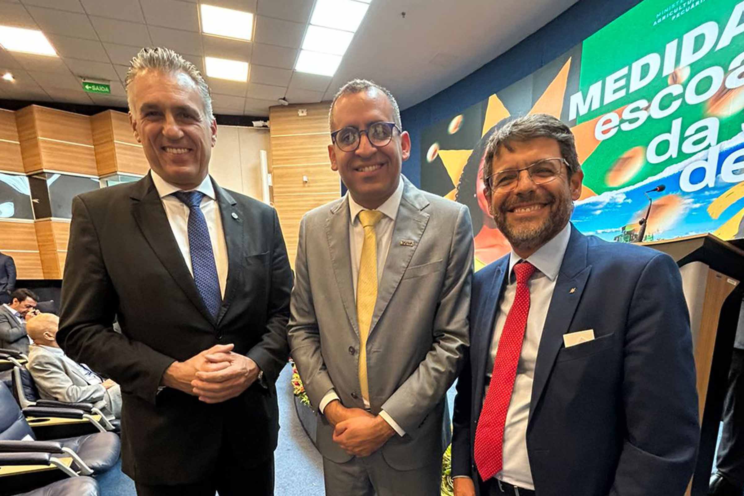 Pacote bilionário do Governo Lula prevê investimentos em infraestrutura viária na região Oeste da Bahia, maior produtora de grãos do Nordeste, diz secretário Wallison Tum.