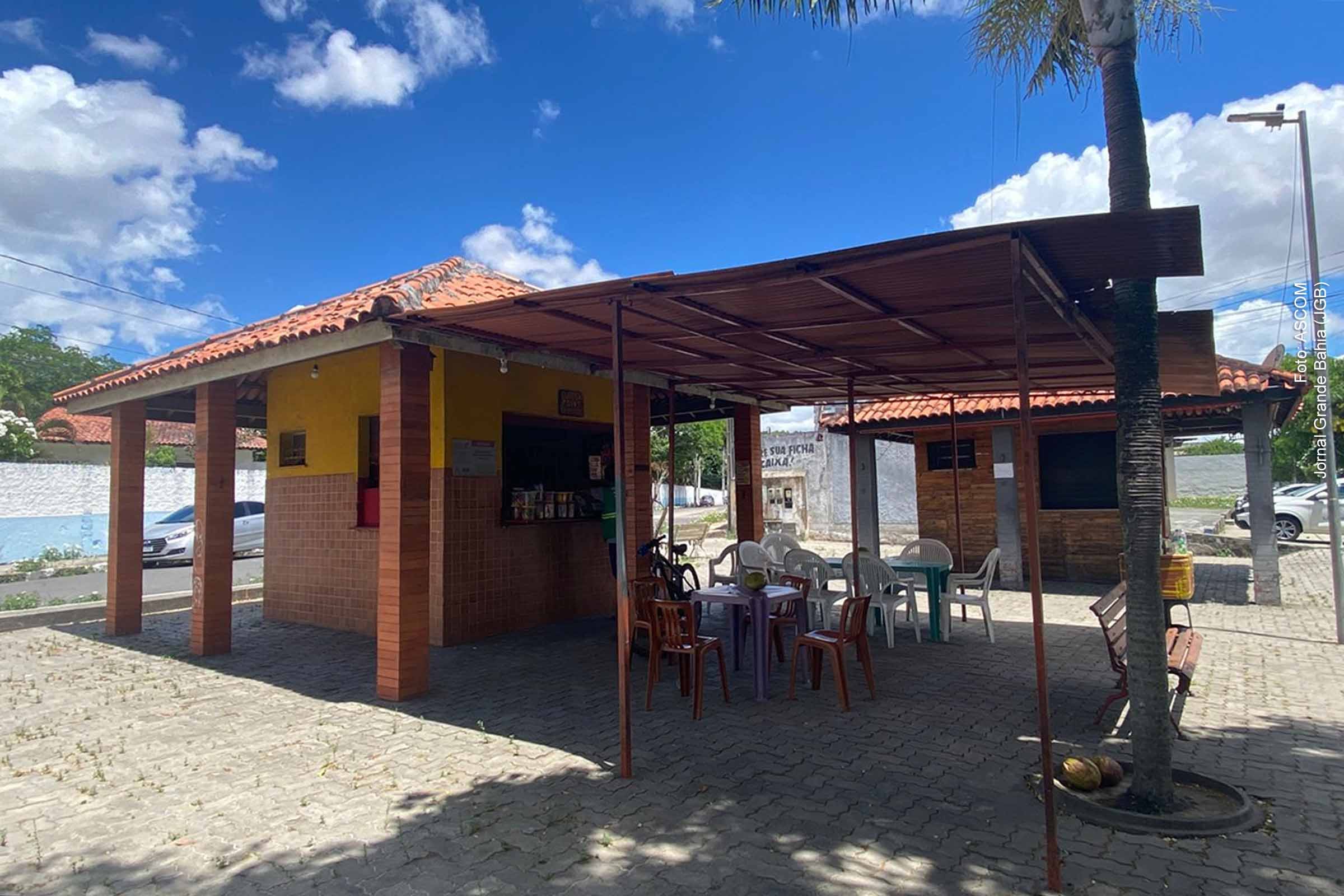 Prefeitura de Feira de Santana fiscaliza obras irregulares e notifica barraca em frente a colégio