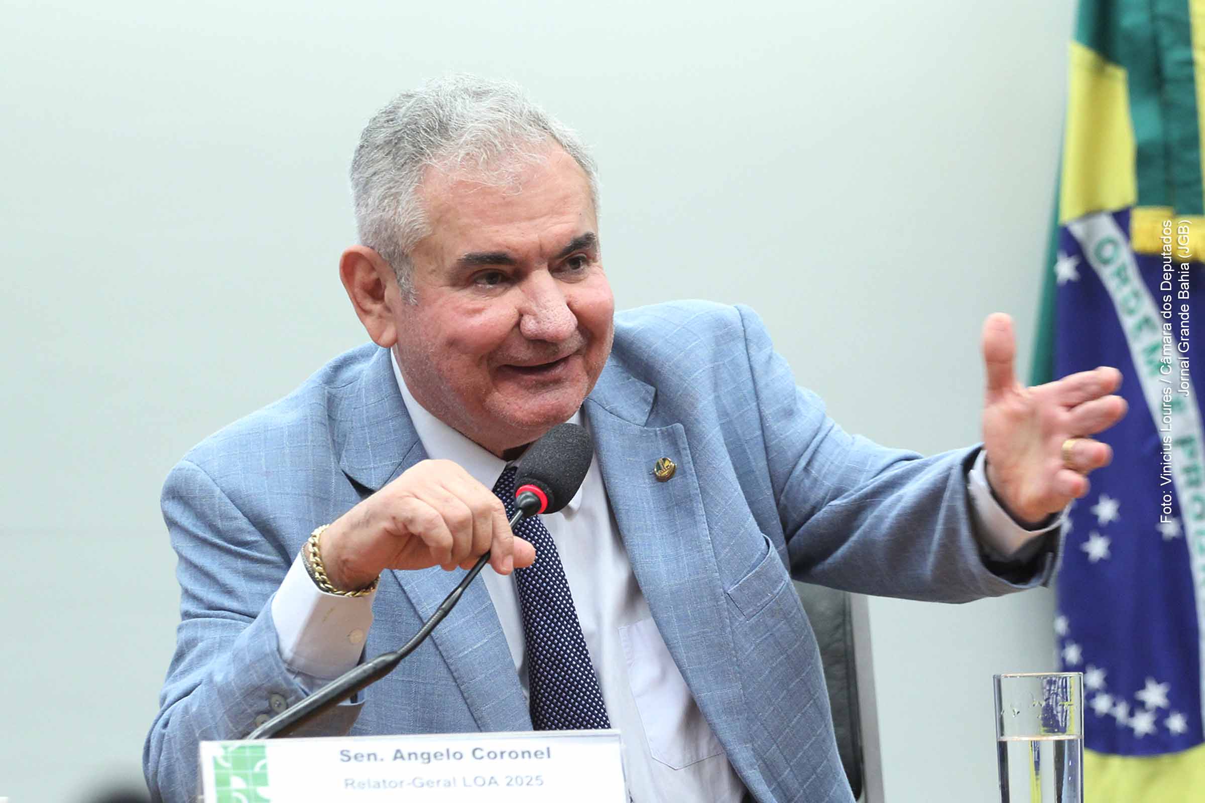 Relator do Orçamento, senador Angelo Coronel (PSD-BA), aponta para votação em março de 2025; ajustes pendentes incluem programas sociais e emendas parlamentares.