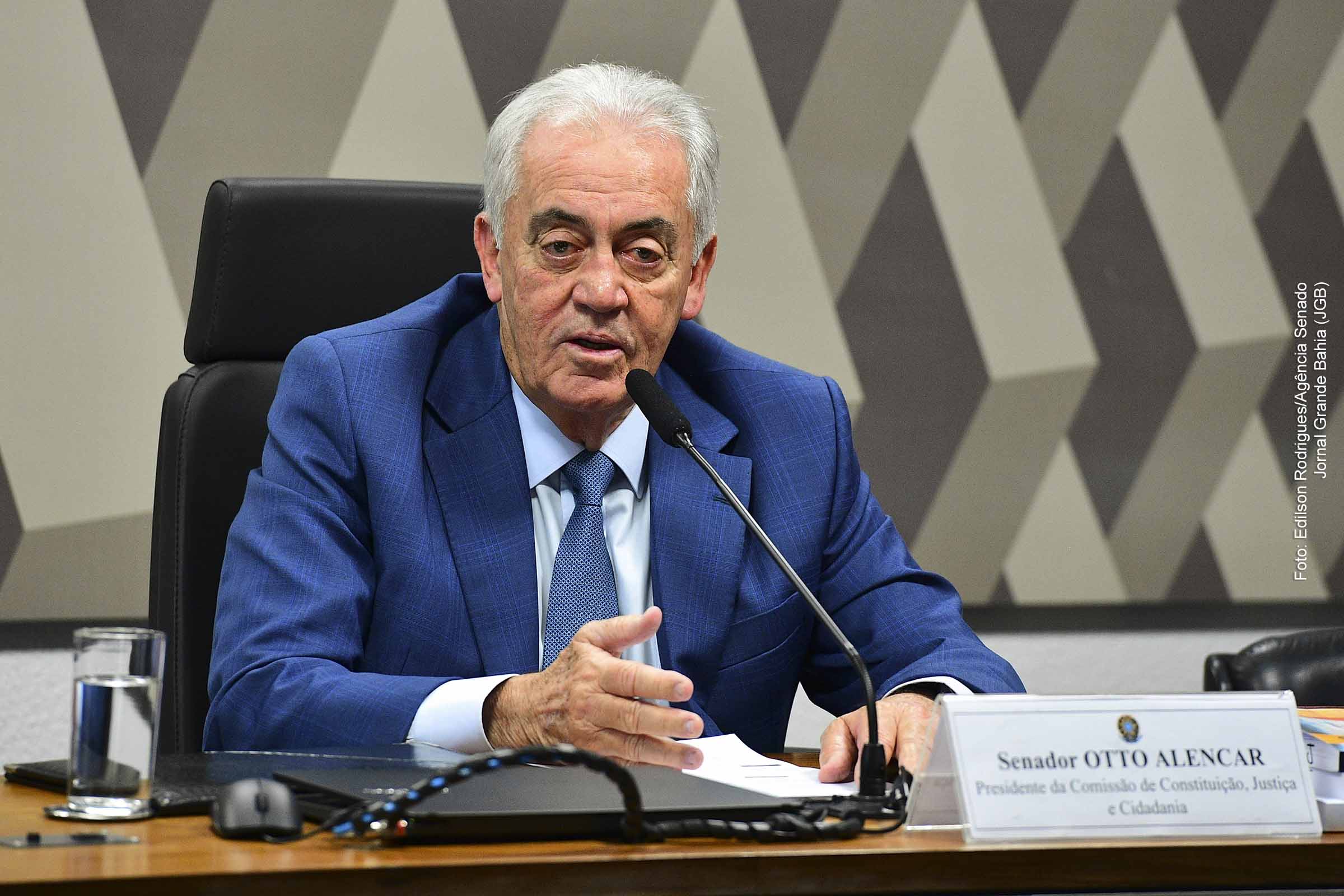 O senador Otto Alencar (PSD-BA) foi eleito por aclamação presidente da Comissão de Constituição e Justiça (CCJ) do Senado para o biênio 2025-2026. Entre suas primeiras ações, anunciou a mudança no horário das reuniões, designou o senador Eduardo Braga como relator do PLP 108/2024 e destacou a importância da sintonia entre a CCJ e o Plenário.
