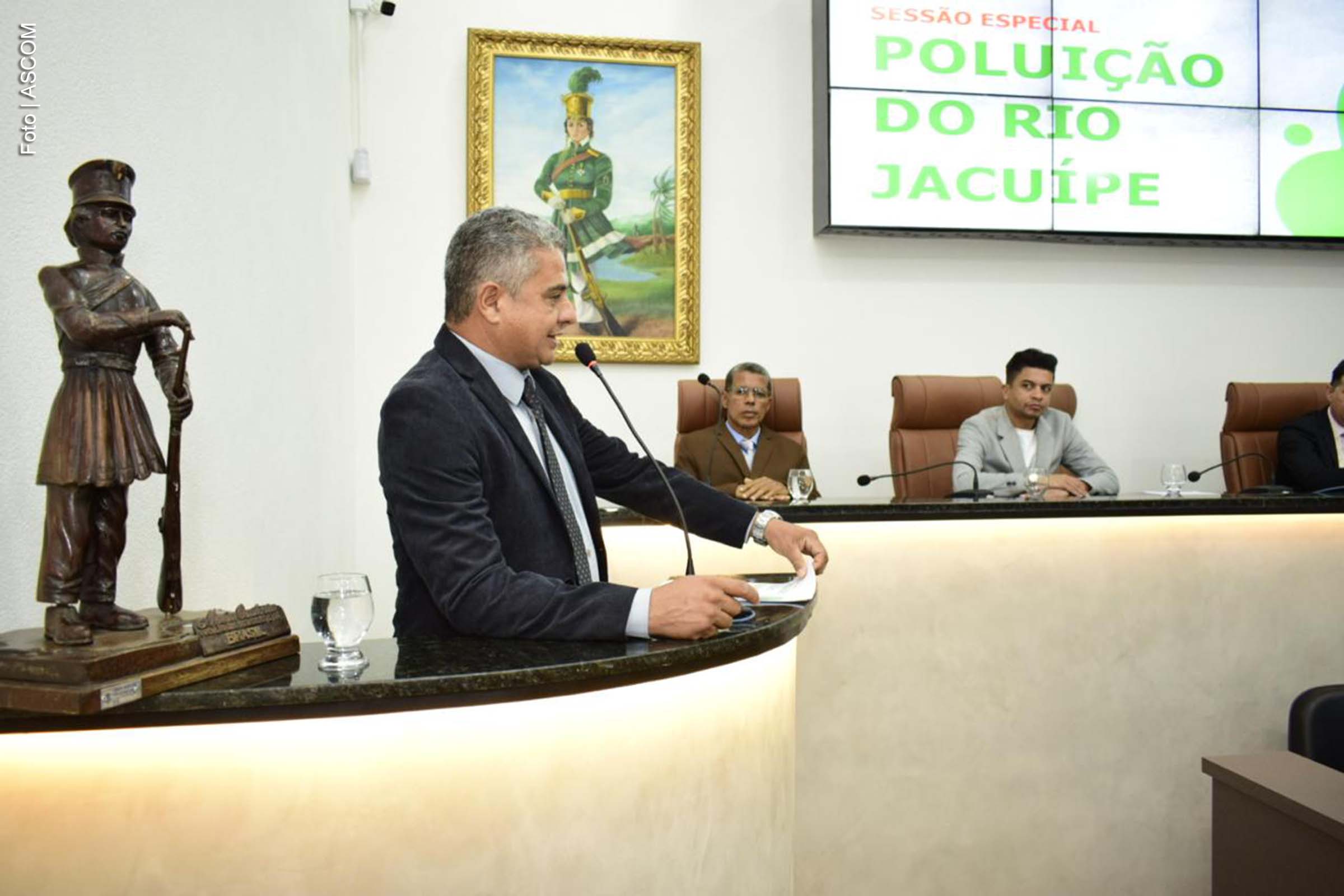 Vereadores, ambientalistas e representantes de entidades discutem medidas para conter a poluição do Rio Jacuípe e seus afluentes em sessão especial realizada nesta segunda-feira (24/02/2025).