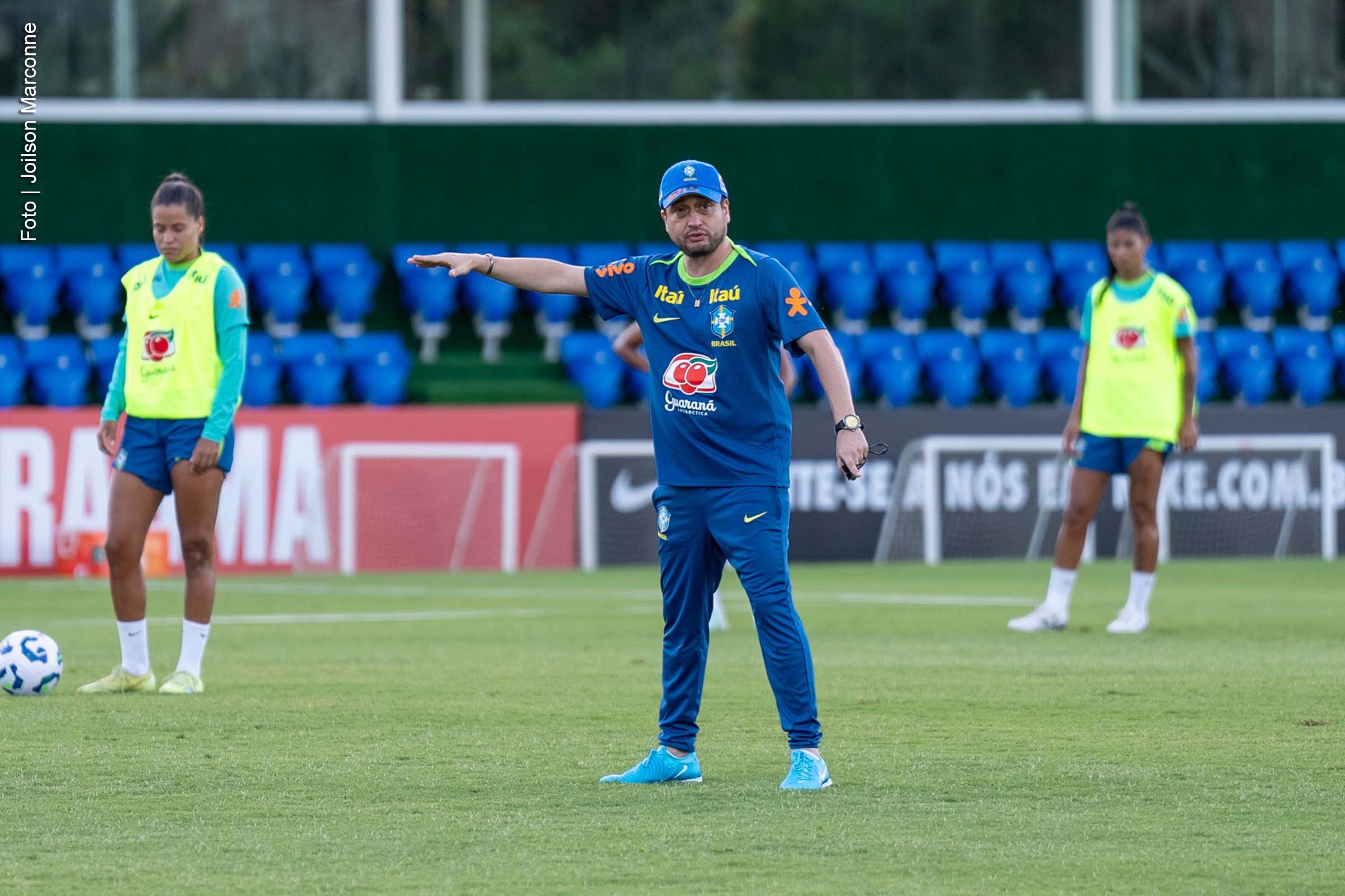 O técnico da Seleção Brasileira Feminina, Arthur Elias, detalhou os objetivos e a importância do período de treinos realizado em fevereiro na Granja Comary.