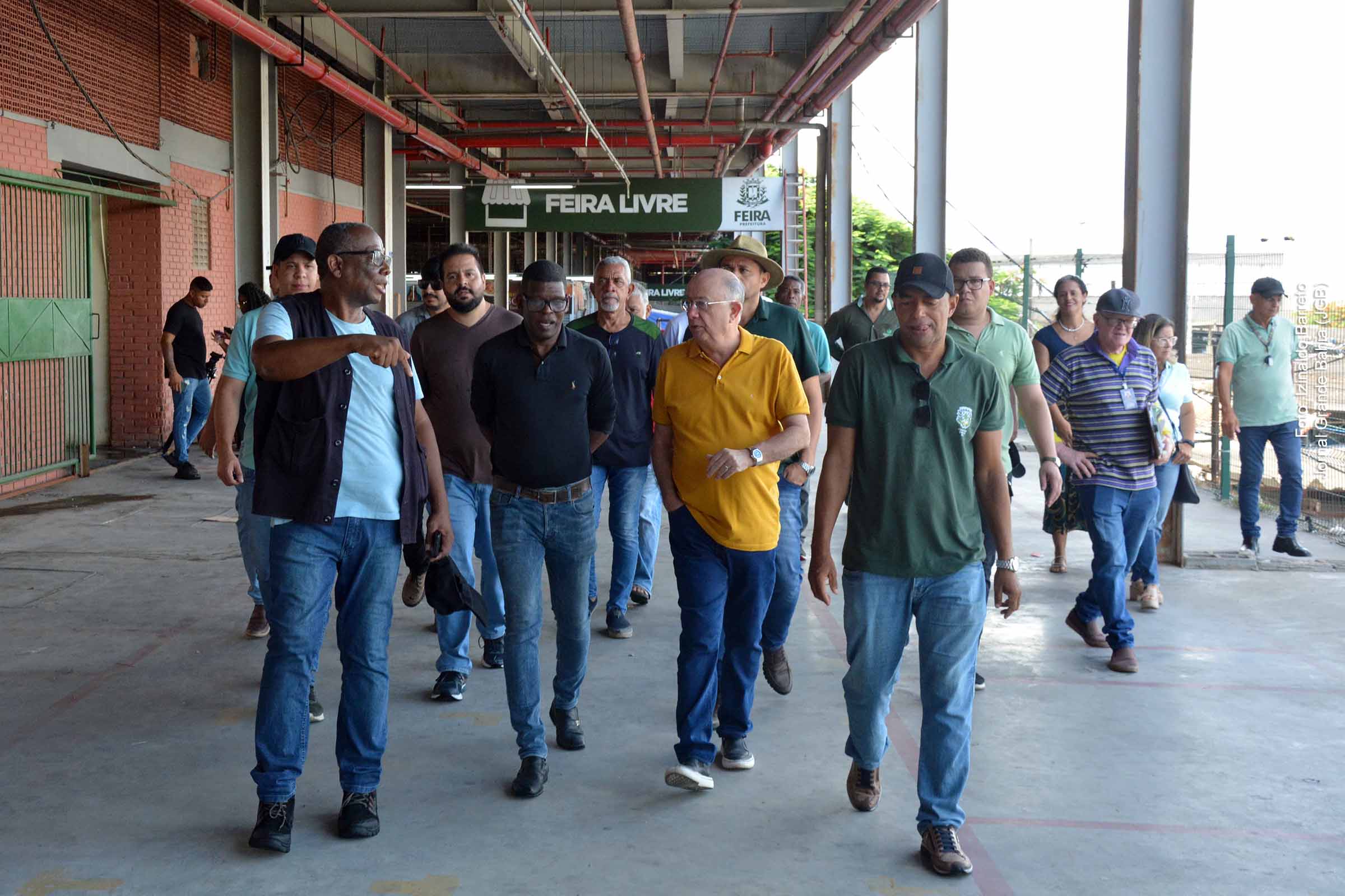 Técnicos apresentam propostas de melhorias para o Centro de Abastecimento de Feira de Santana ao prefeito José Ronaldo
