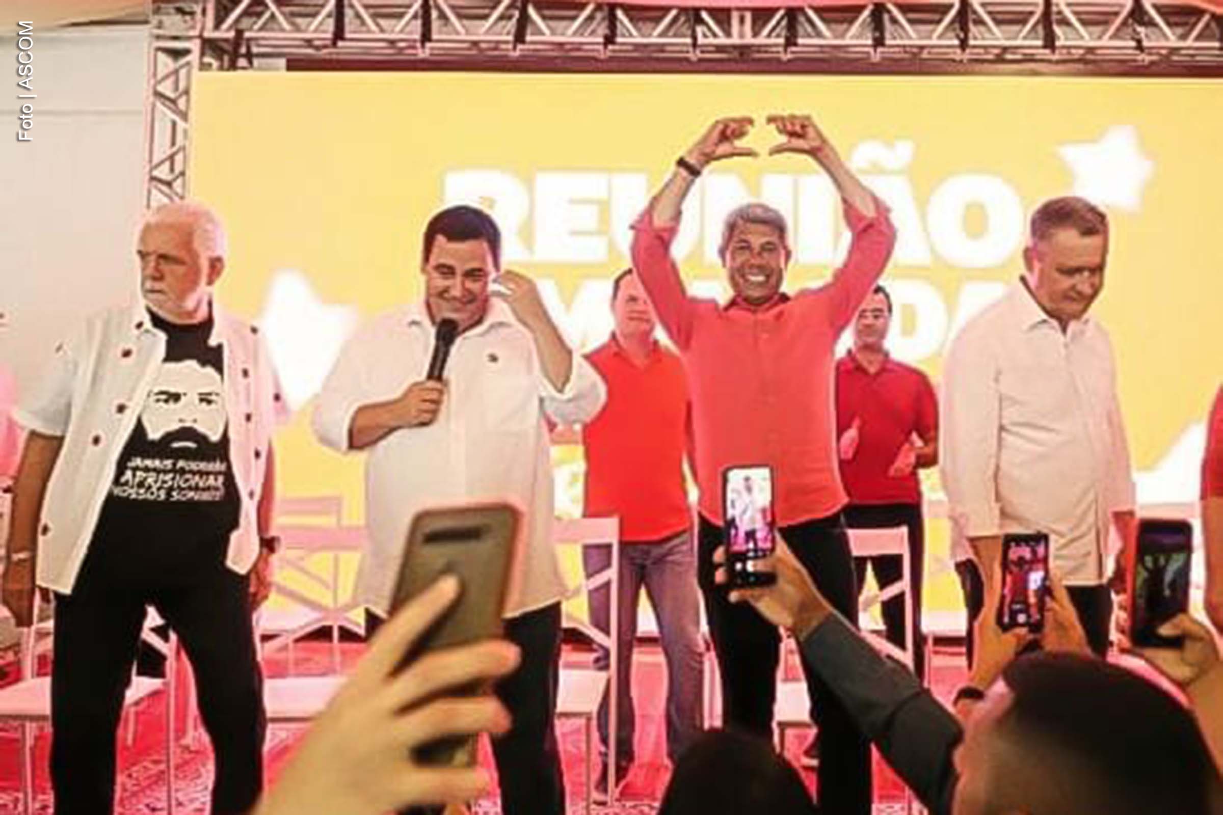 O Partido dos Trabalhadores (PT) comemorou, nesta segunda-feira (10), seus 45 anos de existência, com uma celebração que reuniu figuras importantes da legenda. O governador da Bahia, Jerônimo Rodrigues, o senador Jaques Wagner, o ministro-chefe da Casa Civil, Rui Costa, e o presidente do PT na Bahia, Éden Valadares, destacaram o papel histórico da legenda nas mudanças sociais e políticas do país, reafirmando a importância de continuar lutando por um Brasil mais justo e igualitário.
