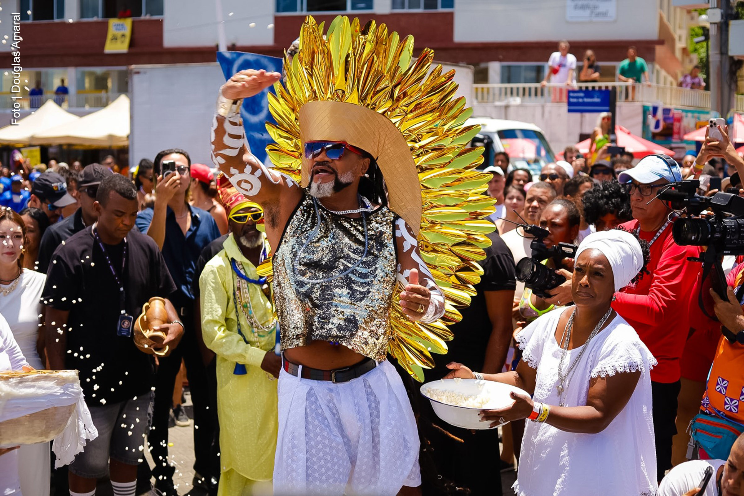 Carlinhos Brown encerra o Carnaval 2025 de Salvador com arrastão no circuito Dodô