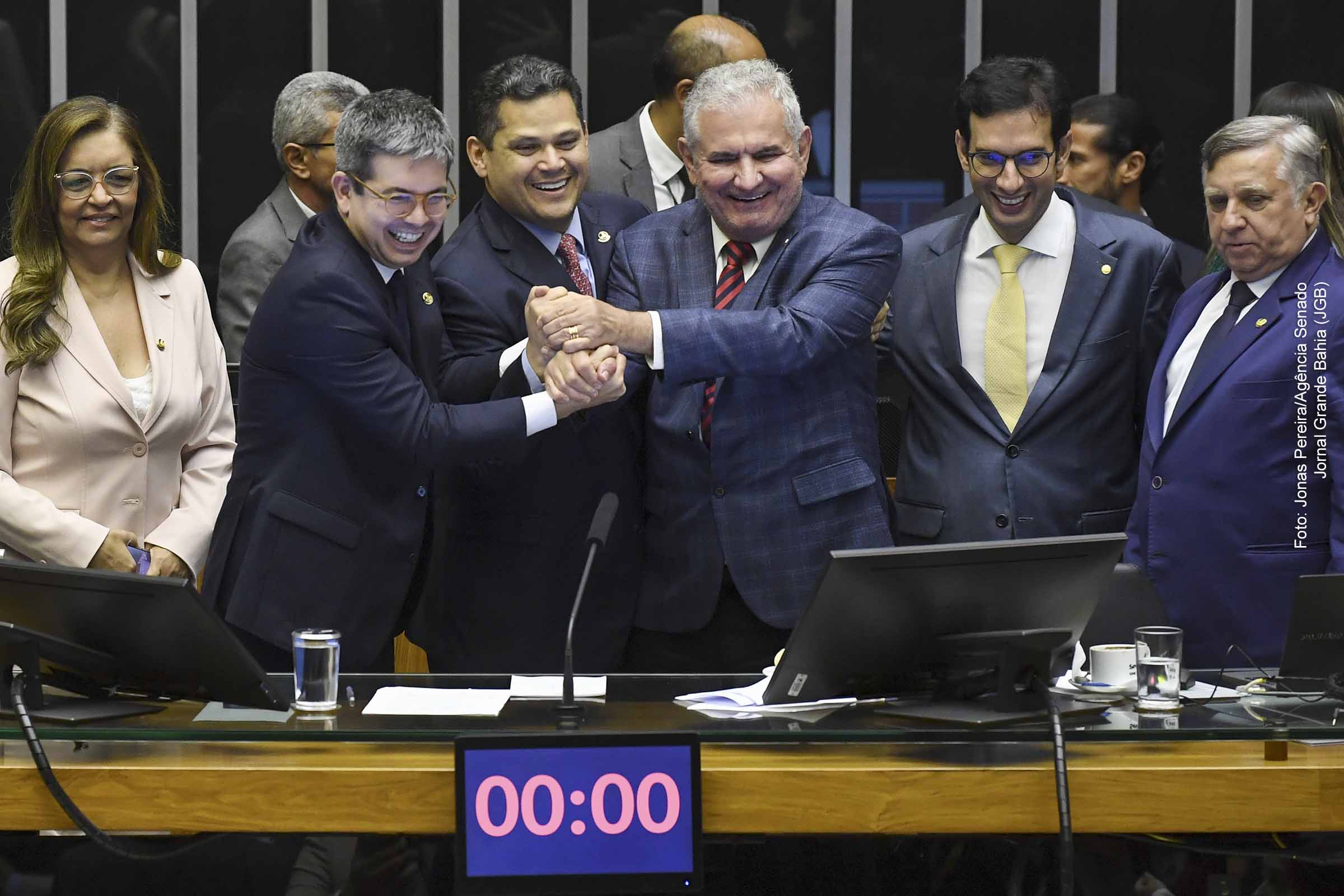 Congresso Nacional aprova Orçamento de R$ 5,7 trilhões para 2025 com superávit de R$ 15 bilhões