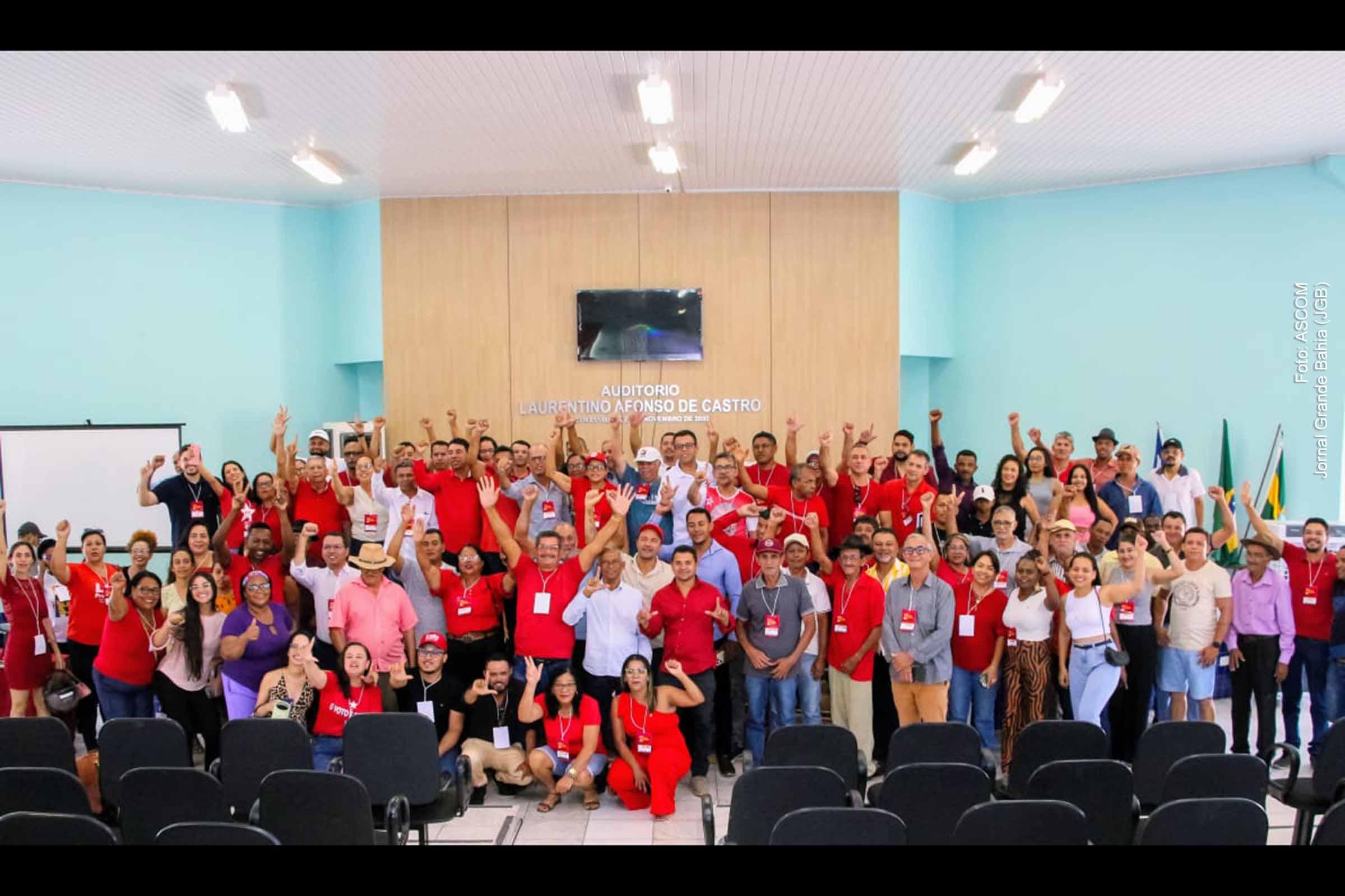 Encontro territorial do PT Bahia reúne dirigentes, militantes e autoridades municipais em evento regional.