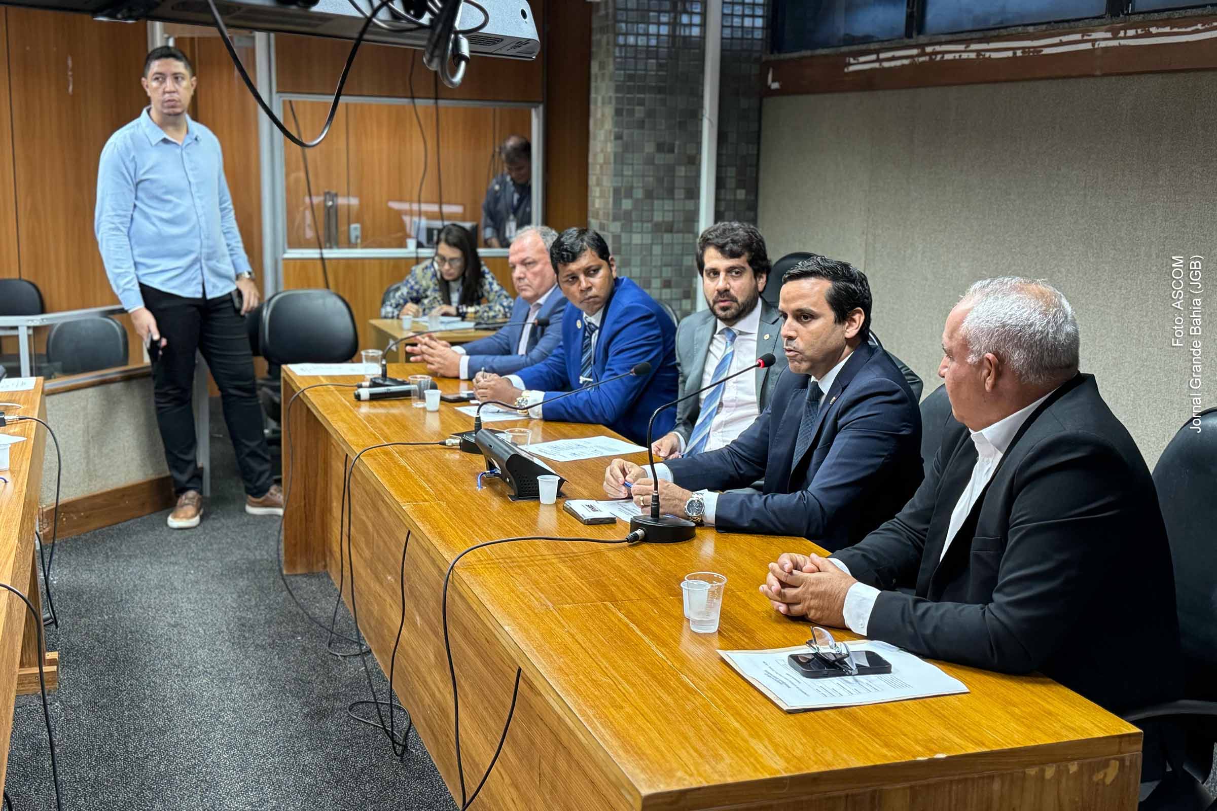 Parlamentares e representantes do agronegócio da Bahia cobram providências diante de mais de 80 propriedades invadidas e relatos de furtos e ameaças na zona rural.