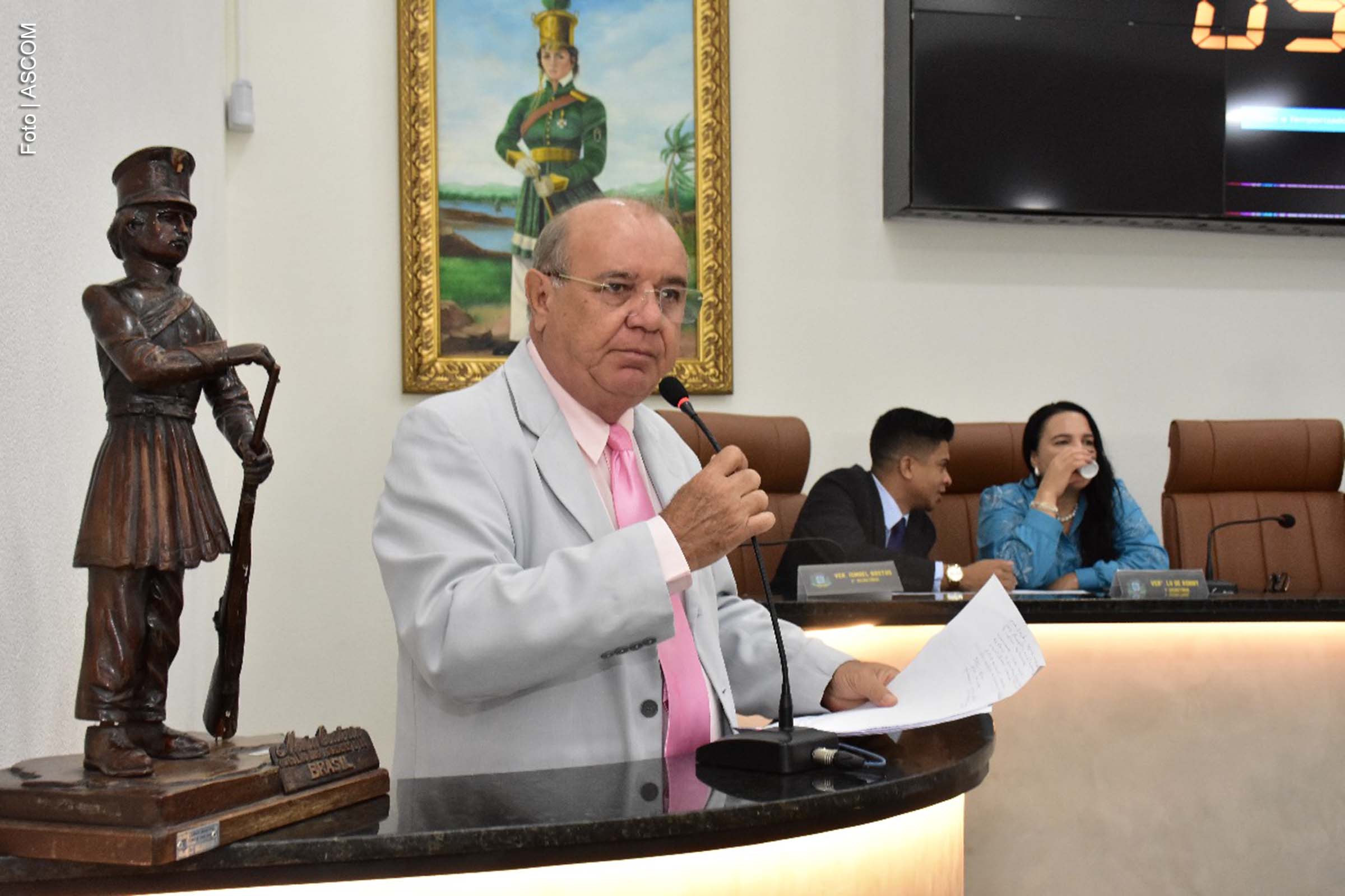 Moradores relatam dificuldades de locomoção durante o período chuvoso e aguardam intervenção da Prefeitura.