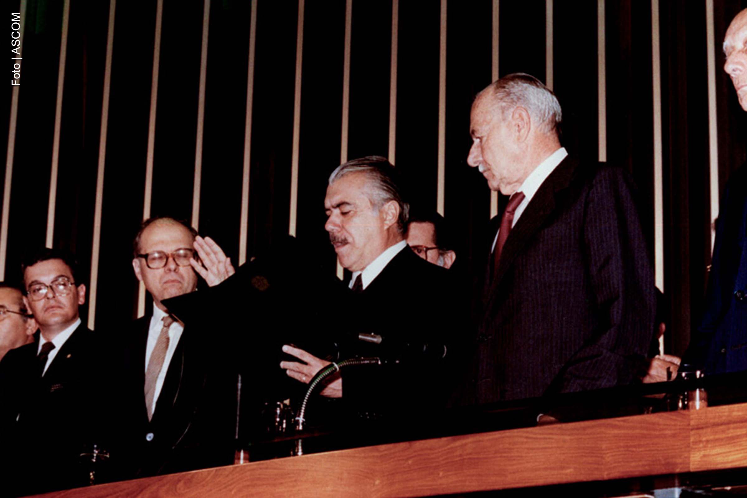 Risco de golpe ameaçou posse de José Sarney e redemocratização no Brasil, relembra historiador