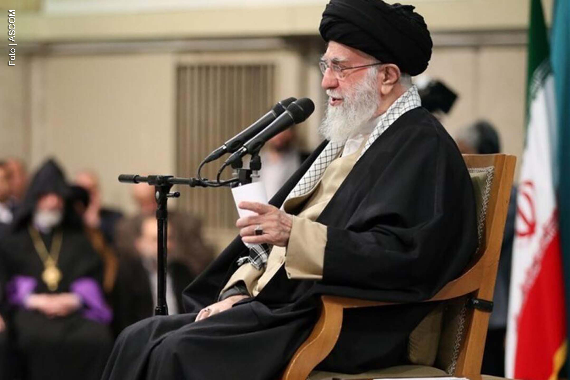 O líder supremo do Irã, Ali Khamenei, rebateu a proposta dos Estados Unidos sobre negociações nucleares e criticou as ameaças de ação militar.