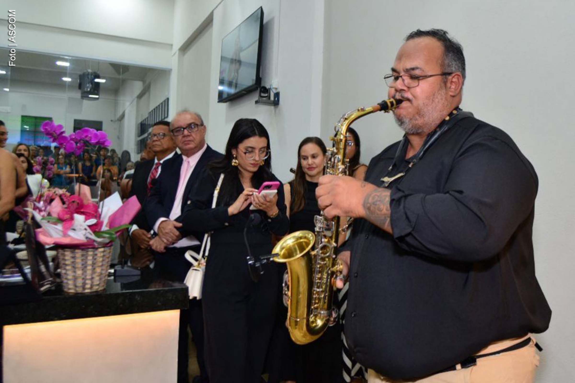 Evento em comemoração ao Dia Internacional da Mulher contou com apresentações musicais e discursos sobre a importância da luta feminina.