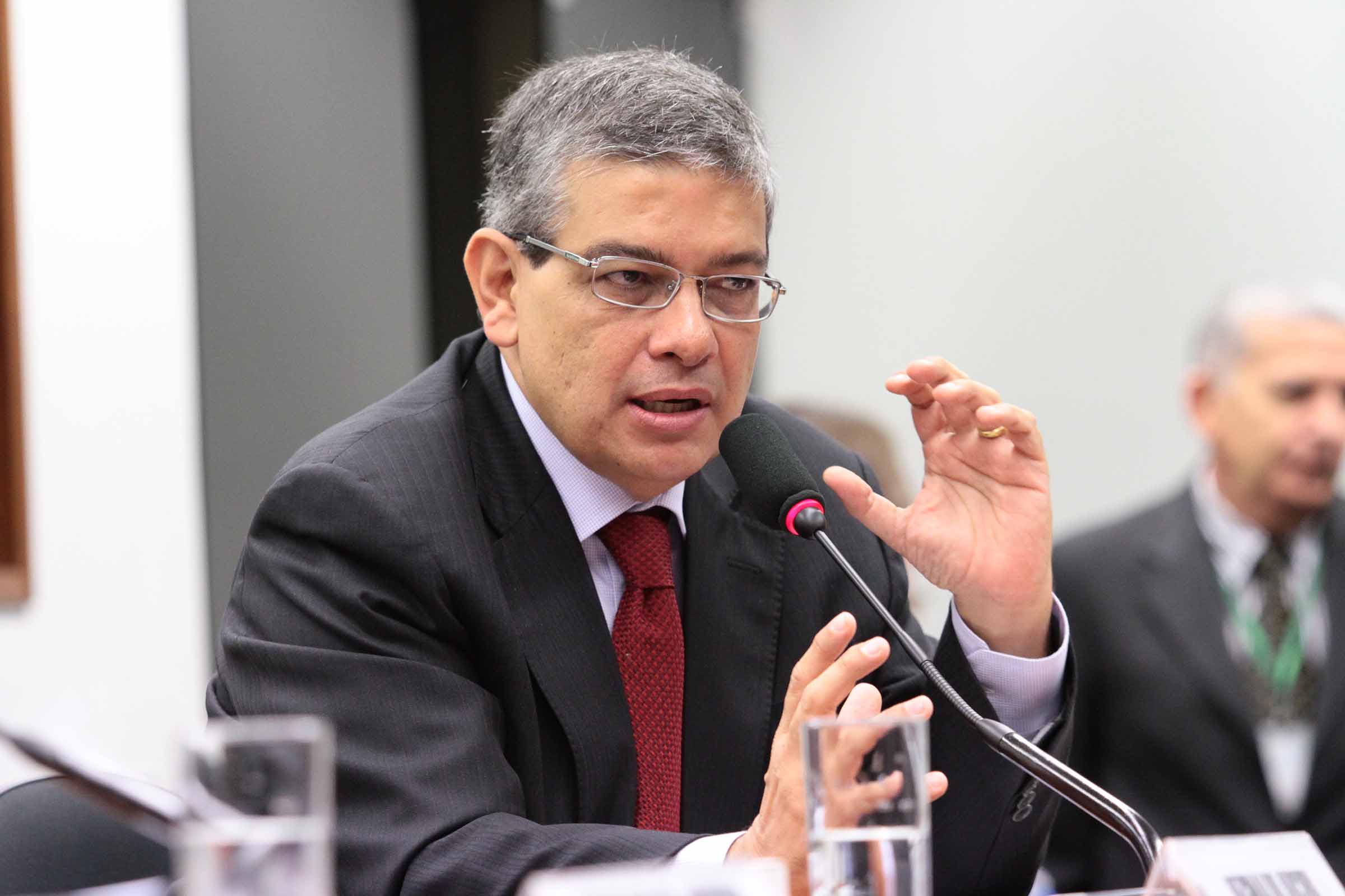 IFI projeta desaceleração da economia brasileira a partir do segundo trimestre de 2025