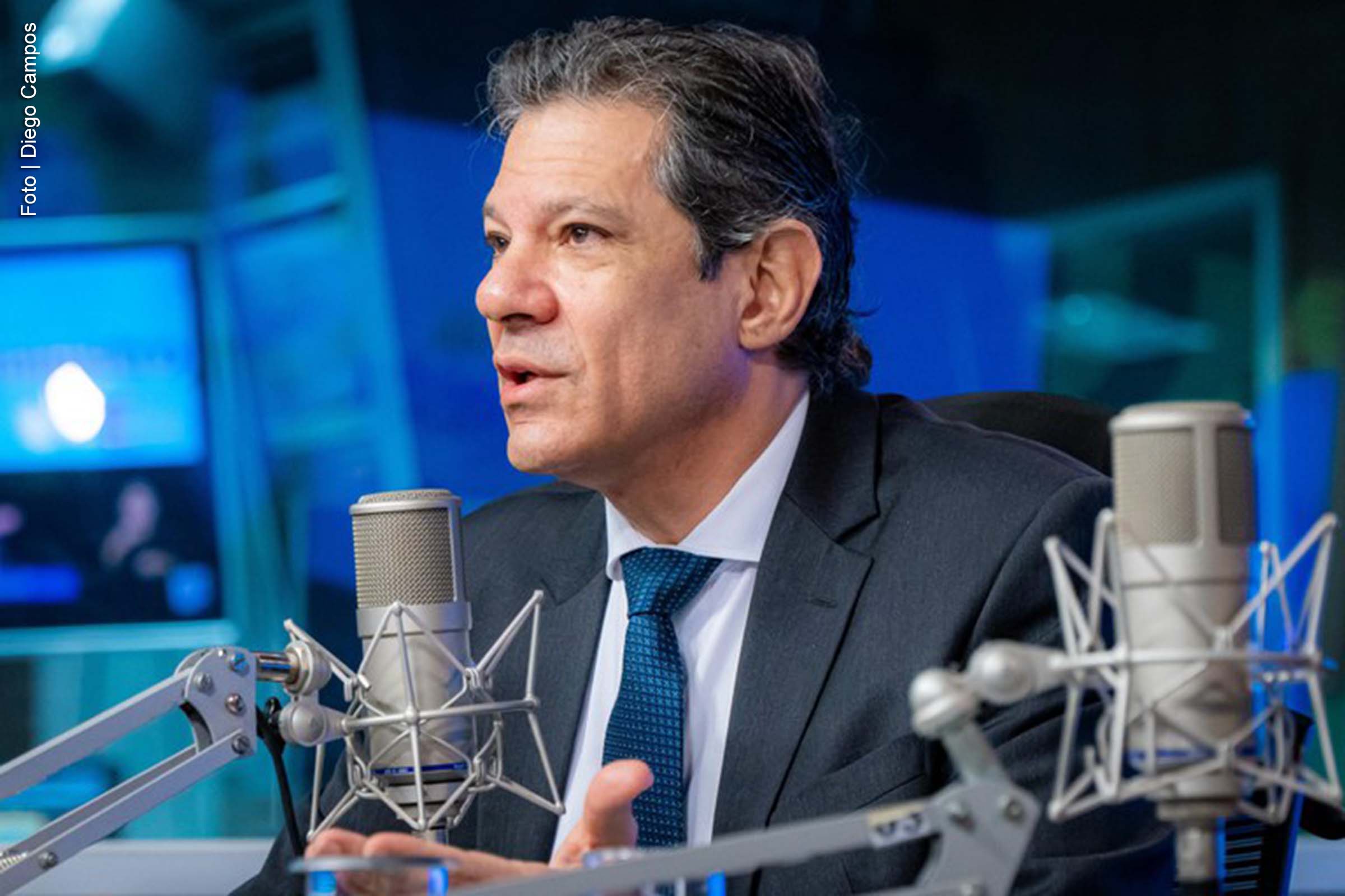 Ministro da Fazenda apresenta propostas para a ampliação da faixa de isenção do Imposto de Renda e controle de gastos tributários.