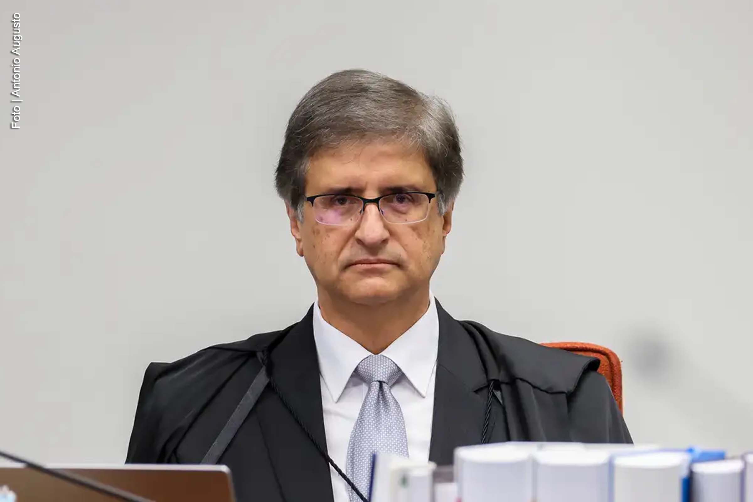 Procurador-geral da República solicita ao STF o arquivamento de investigação sobre falsificação de cartões de vacinação de Jair Bolsonaro.