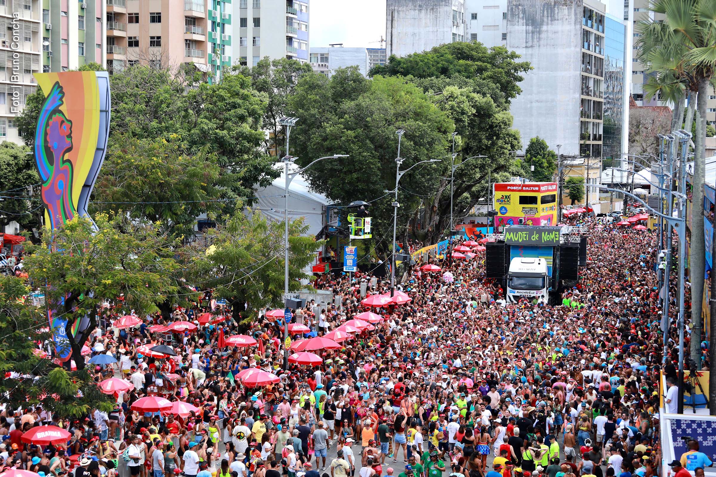 Pipoca do MUDEIdeNOME leva multidão ao Circuito Osmar no último dia do Carnaval 2025 de Salvador
