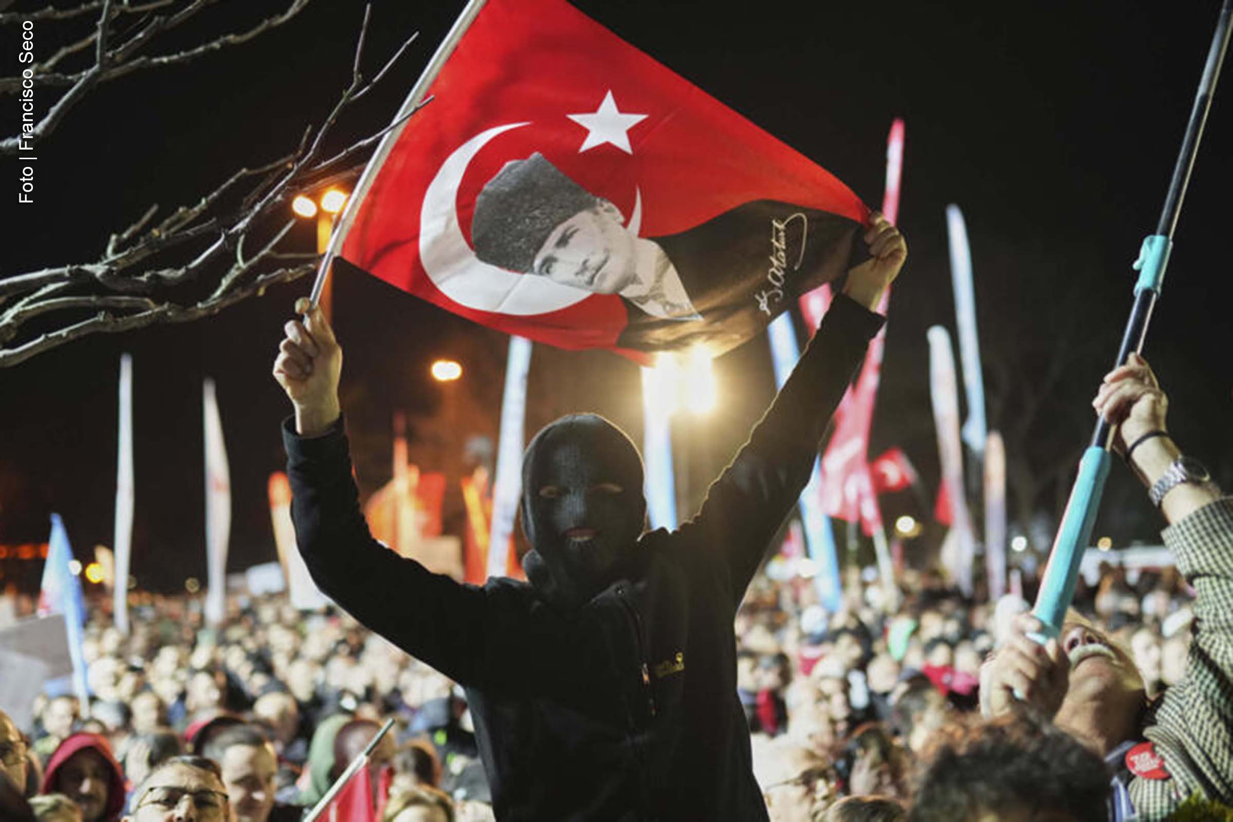 Presidente Tayyip Erdogan reafirma que não cederá a protestos durante manifestações na Turquia