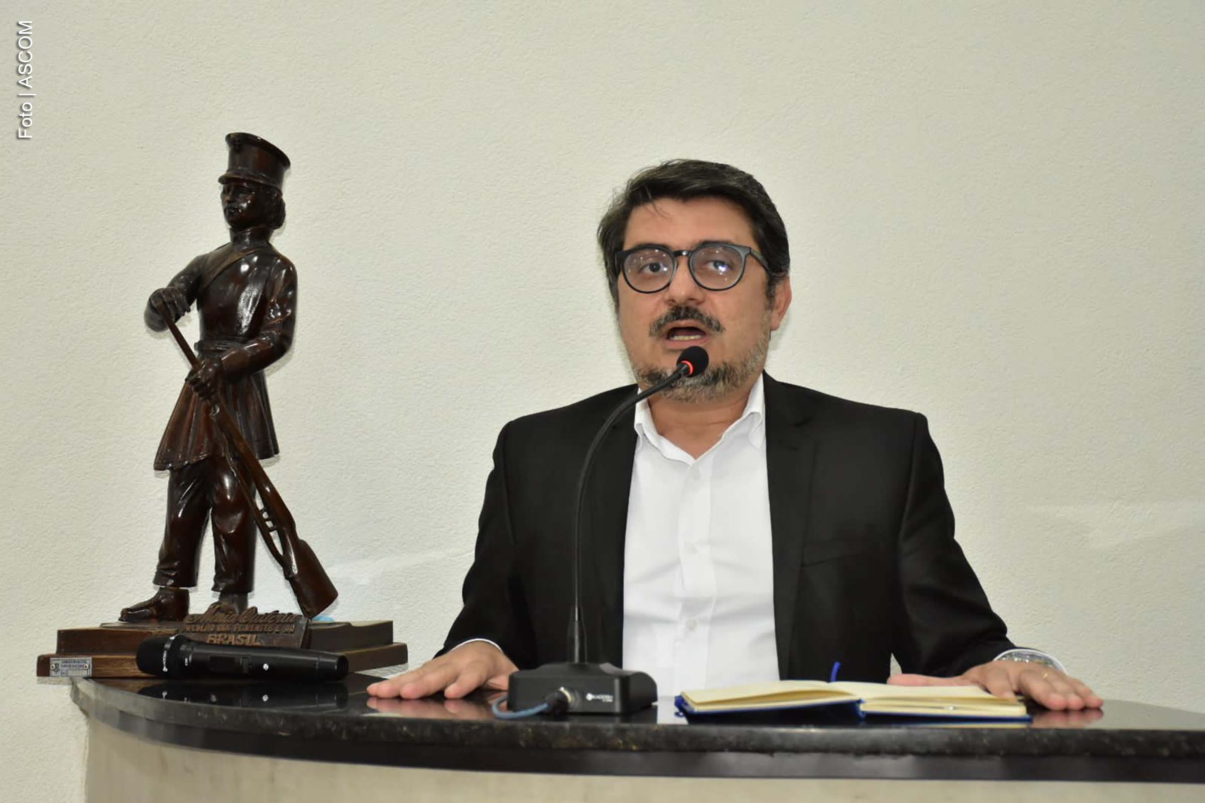 Durante Audiência Pública, diretor da Embasa detalha ações para garantir a qualidade do abastecimento e esgotamento sanitário em Feira de Santana.