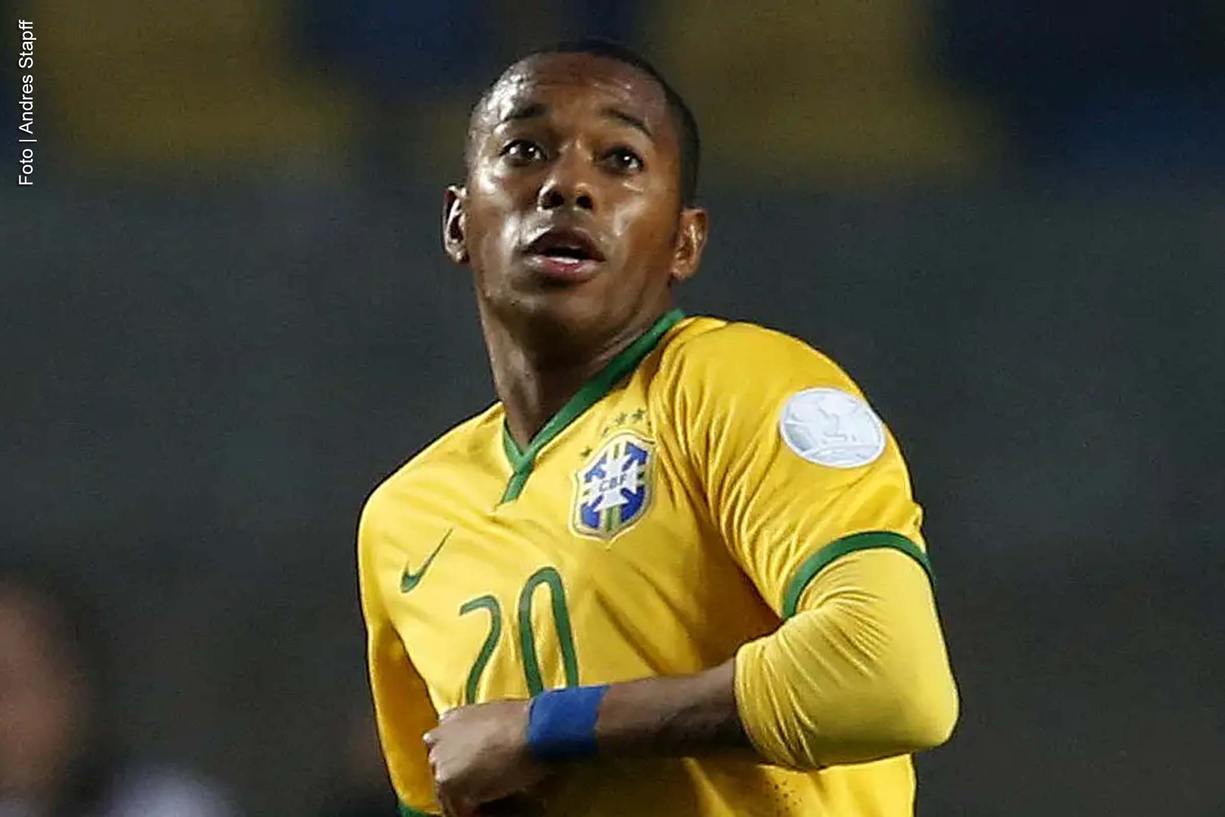 Ministro pede vista e interrompe análise sobre prisão do ex-jogador; decisão do STJ que homologou sentença italiana permanece em discussão.