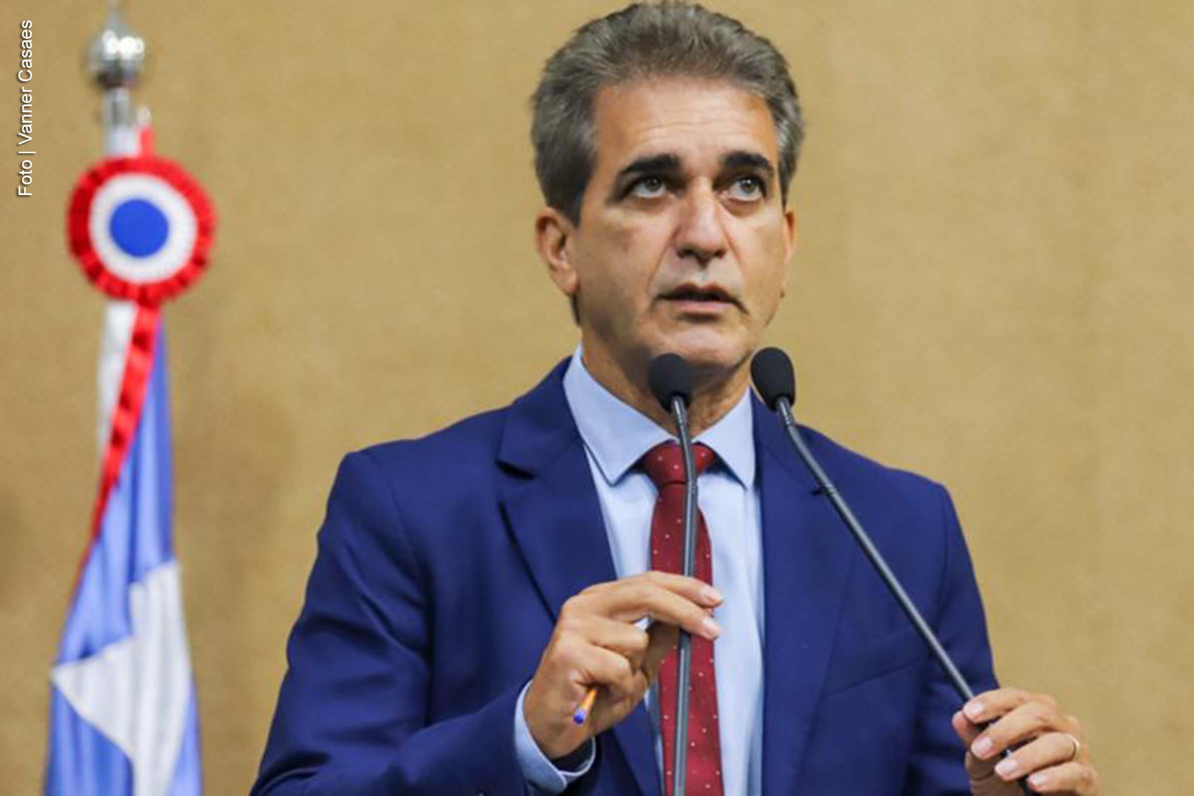 Deputado Robinson Almeida homenageia trajetória da emissora e sua contribuição para a comunicação e democracia.