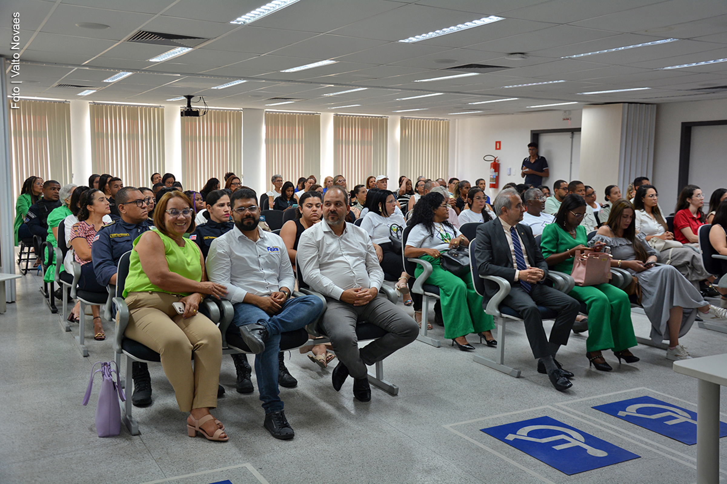 Iniciativa do Ministério Público da Bahia reuniu autoridades para discutir estratégias de proteção às vítimas e medidas para combater a violência doméstica.