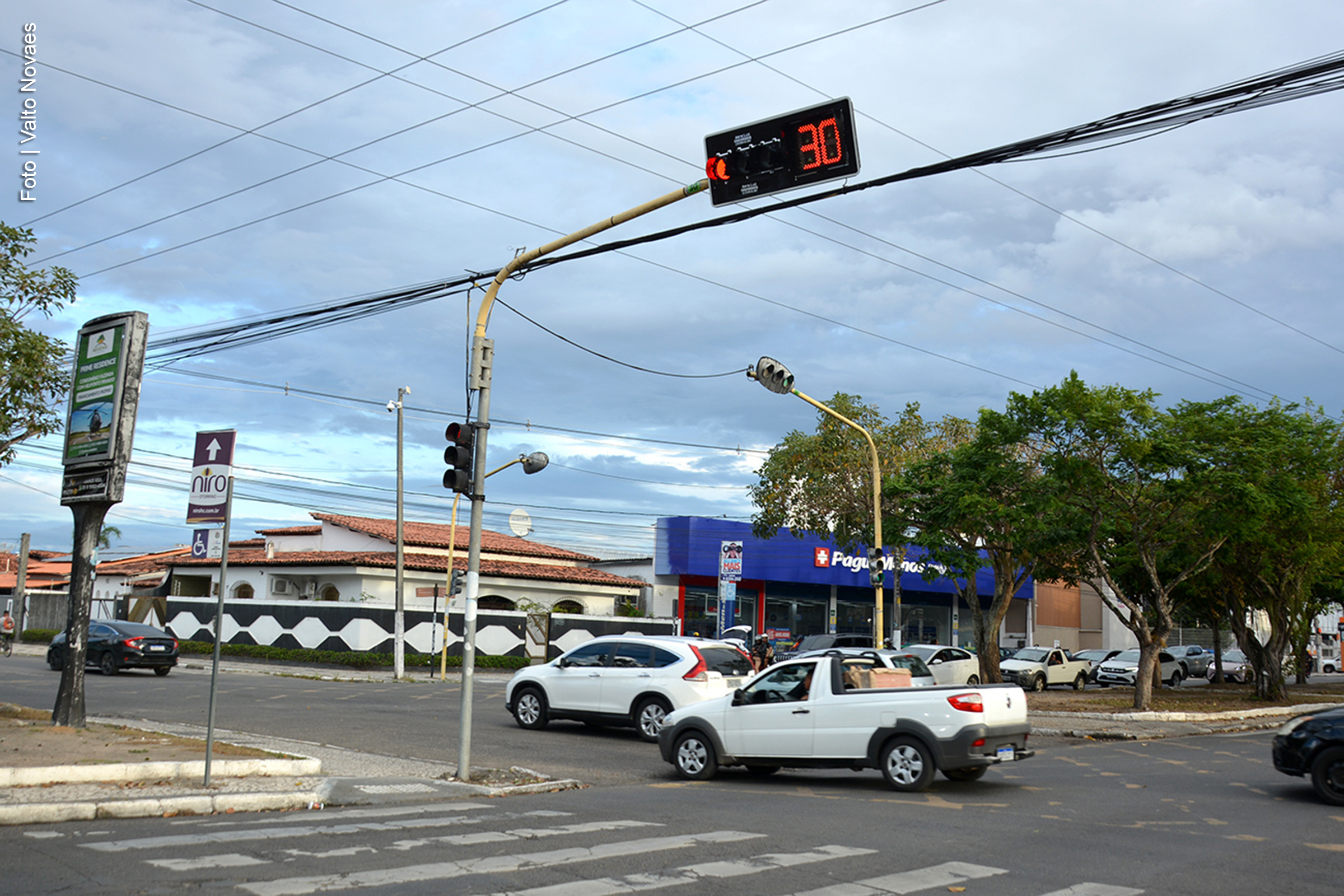 A cidade de Feira de Santana adotará um sistema de semáforos inteligentes para melhorar a mobilidade urbana, semelhante ao modelo usado em Nova York.