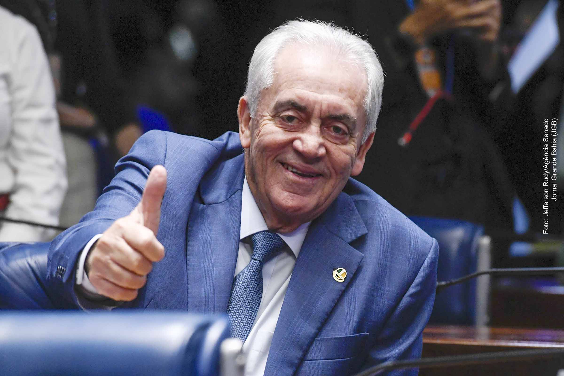 O senador Otto Alencar evita enfrentar o debate sobre supersalários do funcionalismo, prejudicando o equilíbrio fiscal e a justiça social. Enquanto Fernando Haddad defende o fim dos privilégios de castas, Alencar demonstra descompromisso com o contribuinte e reforça a desigualdade estrutural do país. Essa postura prejudica serviços públicos essenciais e perpetua a ineficiência do Estado.