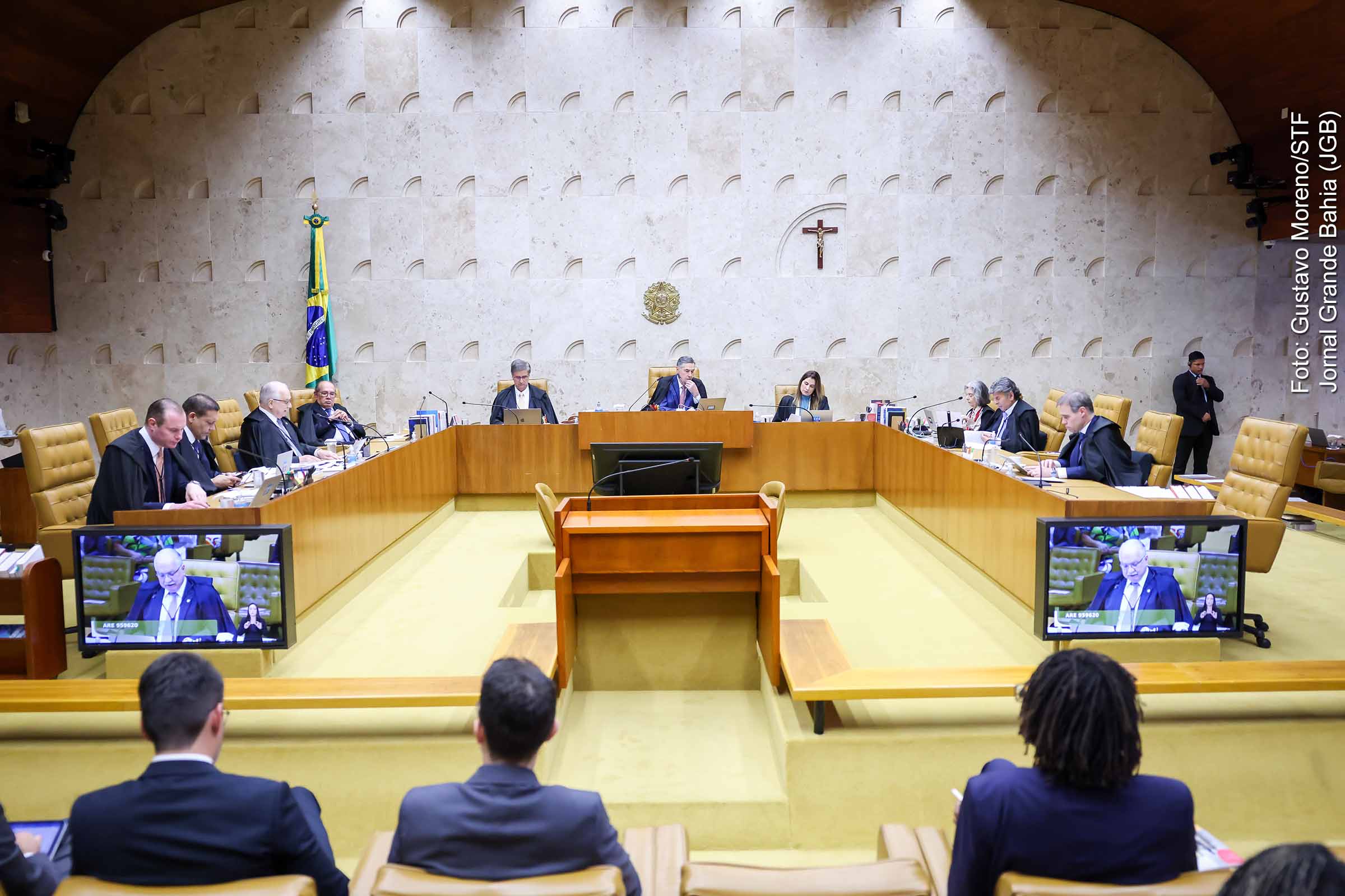 Comportamentos desconcertantes entre ministros do STF expõem desprezo por valores republicanos e silenciosa conivência com a censura à imprensa, ampliando a crise de legitimidade do Judiciário.