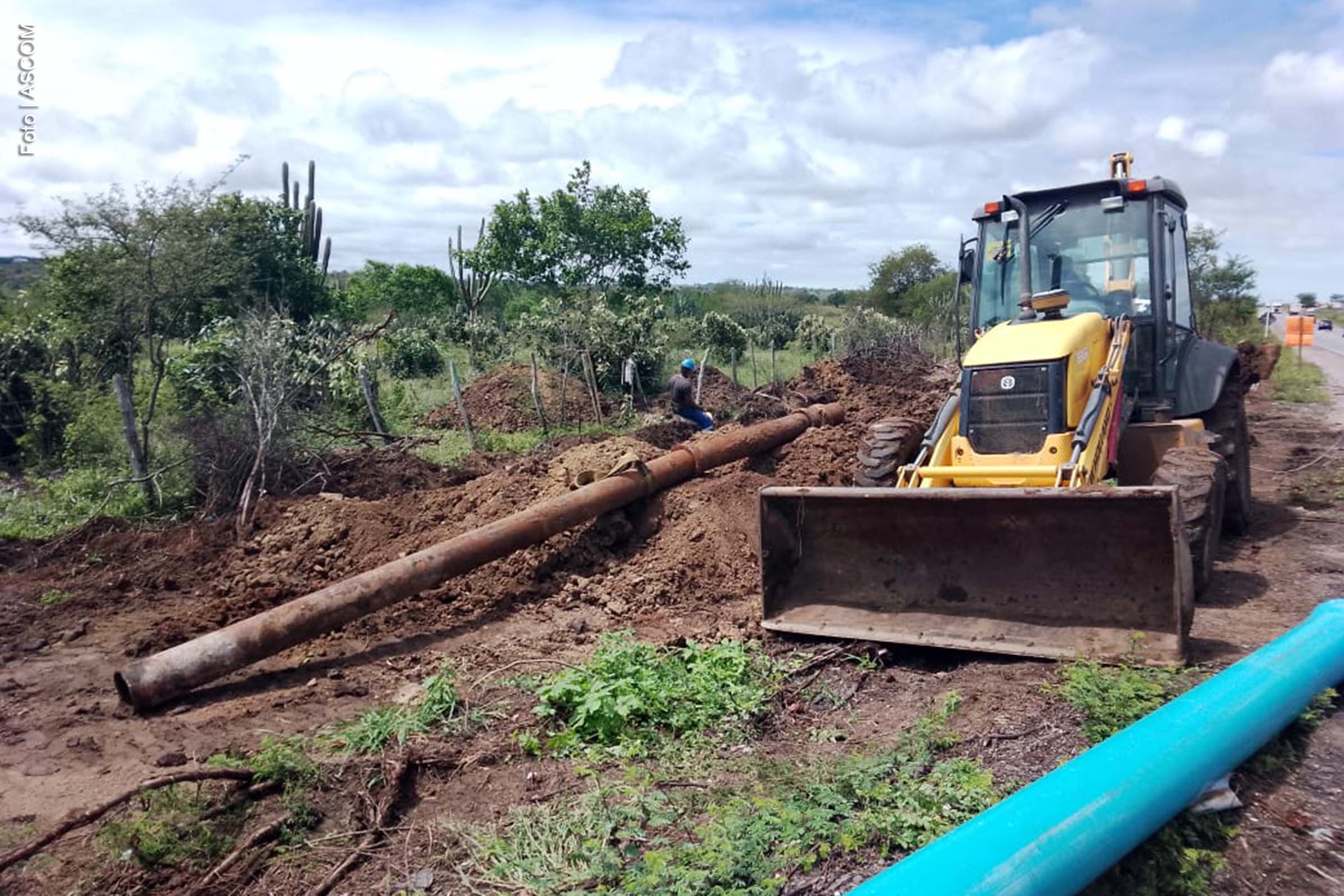 Nova tubulação de 2.700 metros foi instalada às margens da BR-116 Norte com o objetivo de garantir maior estabilidade ao fornecimento de água.