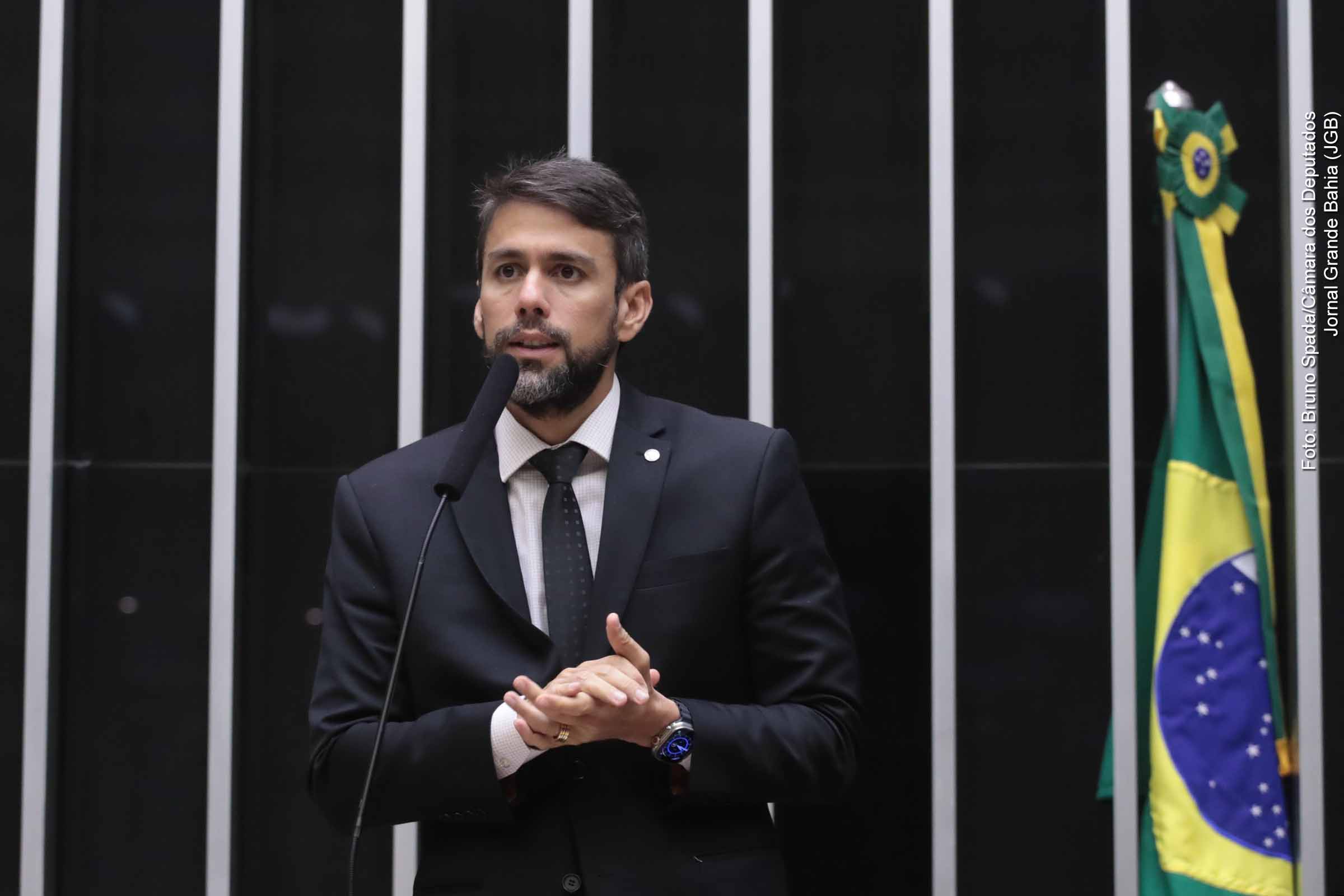 Na quinta-feira (10/04/2025), o presidente Lula confirmou a nomeação de Pedro Lucas Fernandes (União Brasil-MA) como novo ministro das Comunicações. A decisão foi anunciada após reunião no Palácio da Alvorada com lideranças do partido. A posse está prevista para ocorrer após o dia 21 de abril. Pedro Lucas substitui Juscelino Filho, que deixou o cargo após ser denunciado pela PGR por desvios de emendas parlamentares.