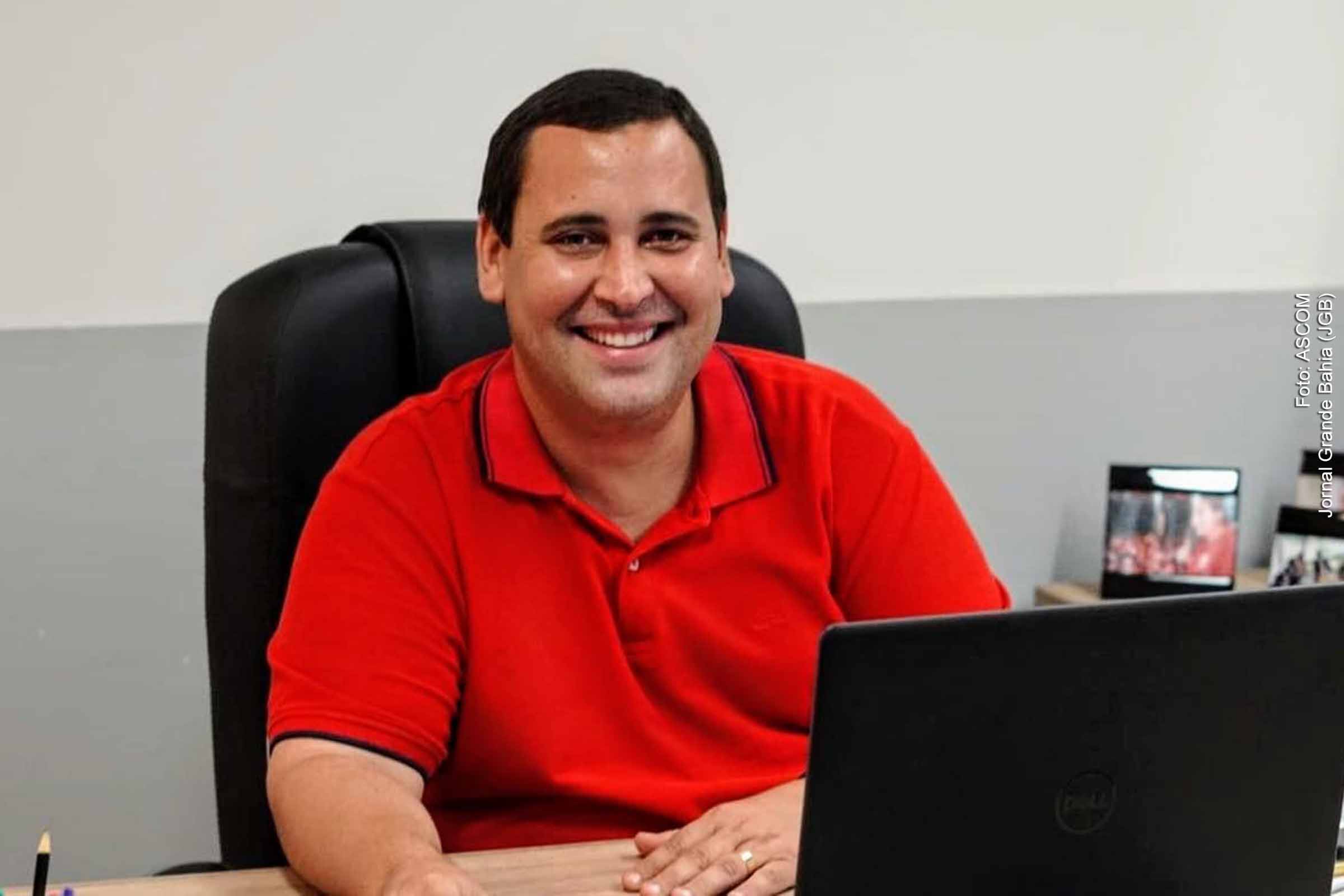 O presidente do PT Bahia, Éden Valadares, respondeu às críticas do prefeito Bruno Reis ao governador Jerônimo Rodrigues com dados sobre os investimentos estaduais em saúde, educação e emprego. Valadares ressaltou que a atuação de Jerônimo se diferencia pela escuta popular e compromisso social. O dirigente também confrontou o estilo de liderança de ACM Neto, classificando Jerônimo como um líder político inclusivo e eficaz.