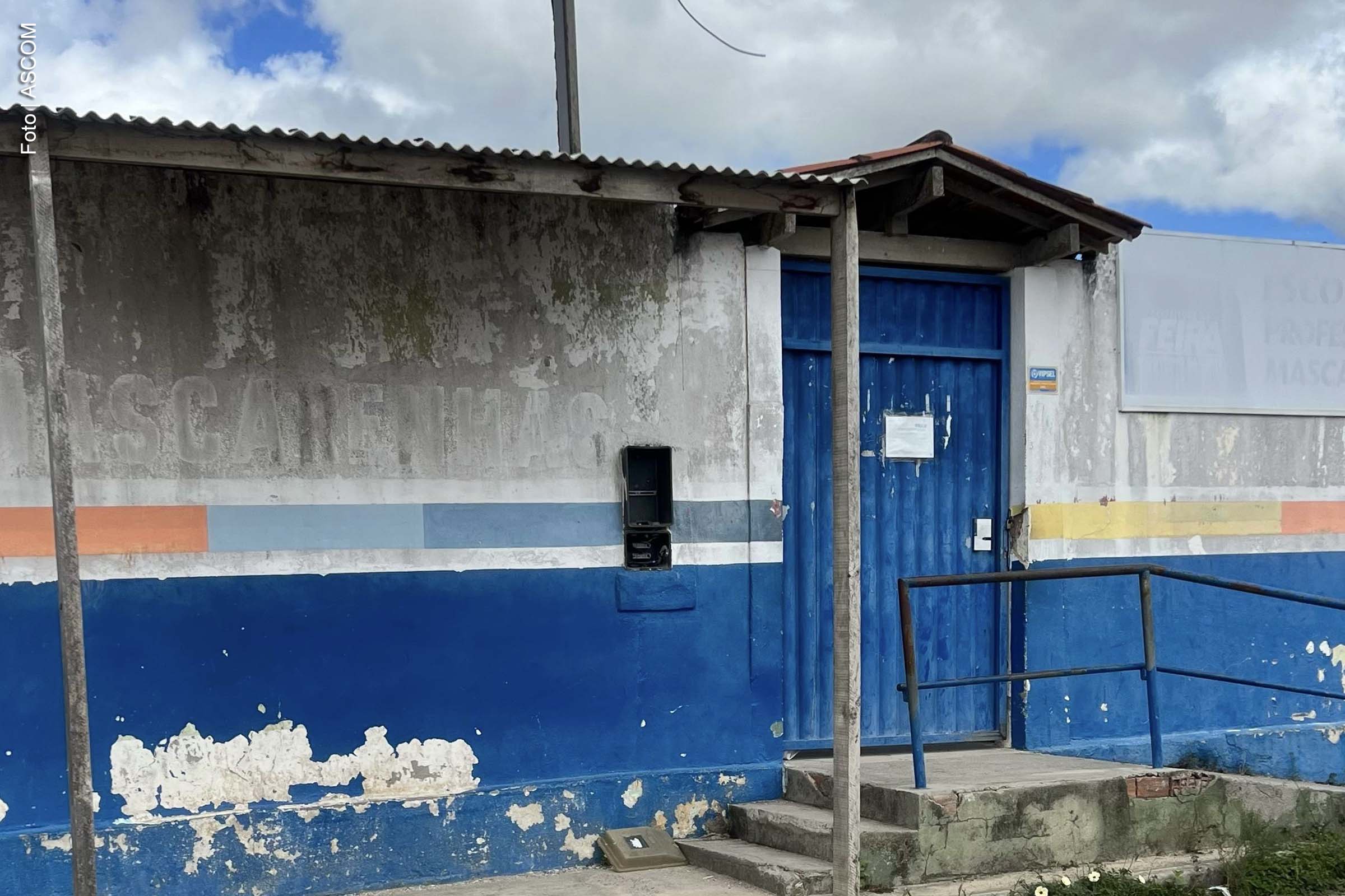 Vereador Marcos Lima encaminha solicitação de recuperação do prédio e pavimentação de ruas no bairro SIM.