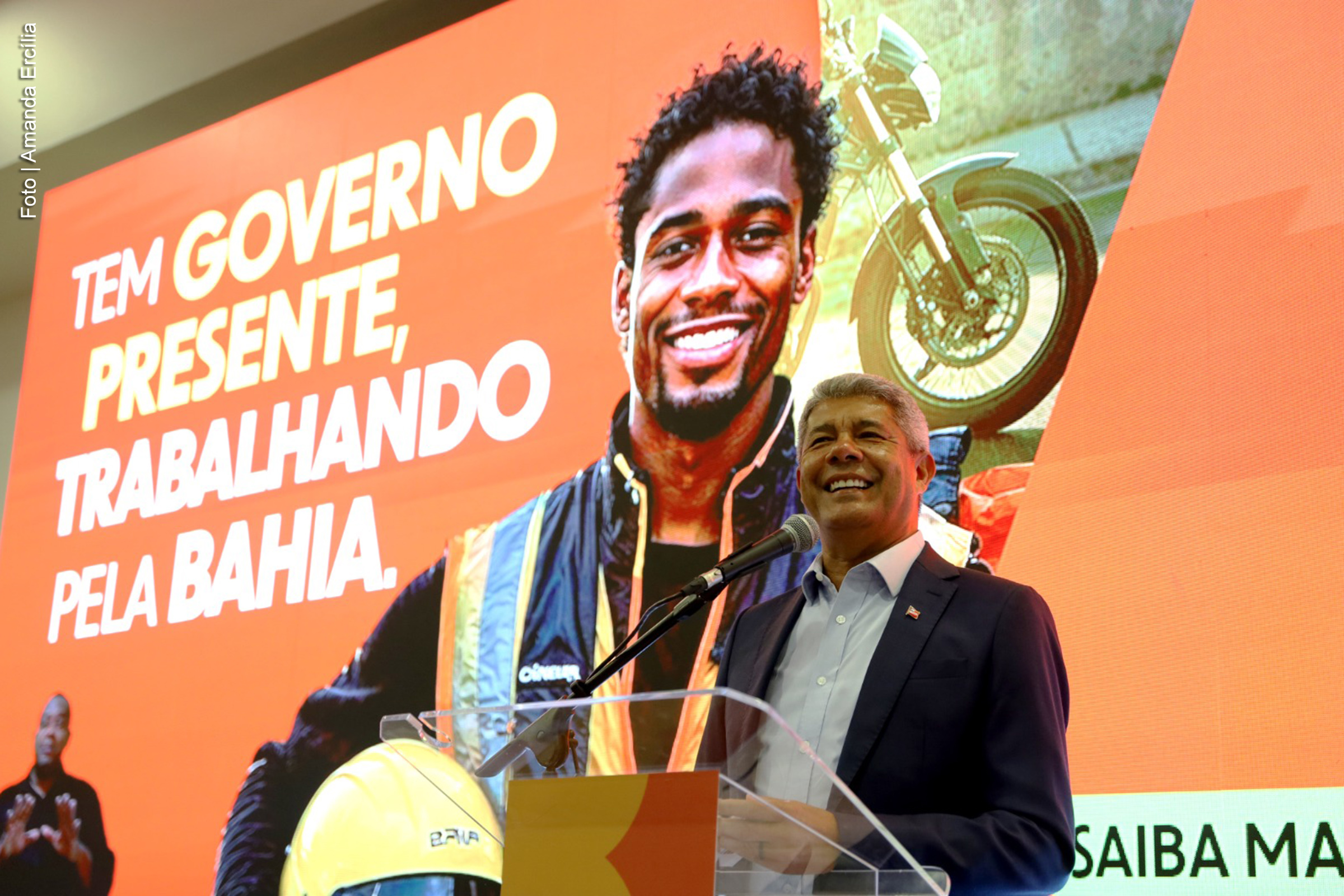 Iniciativa vai beneficiar 6.500 profissionais em 75 municípios com cursos gratuitos, equipamentos de proteção e crédito para compra de motocicletas.