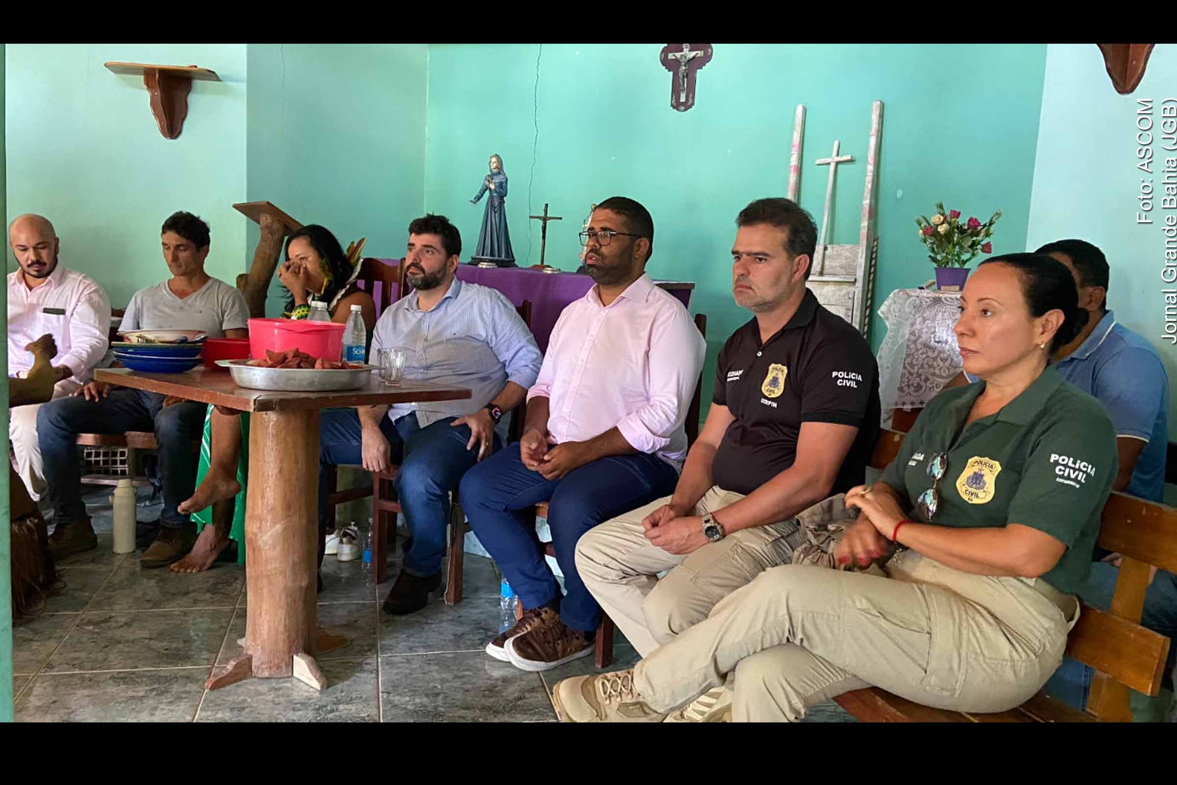 Autoridades estaduais da Bahia se reúnem com lideranças indígenas na aldeia Pé do Monte, em Itamaraju, para discutir medidas de proteção aos direitos dos povos originários e combate à desinformação.