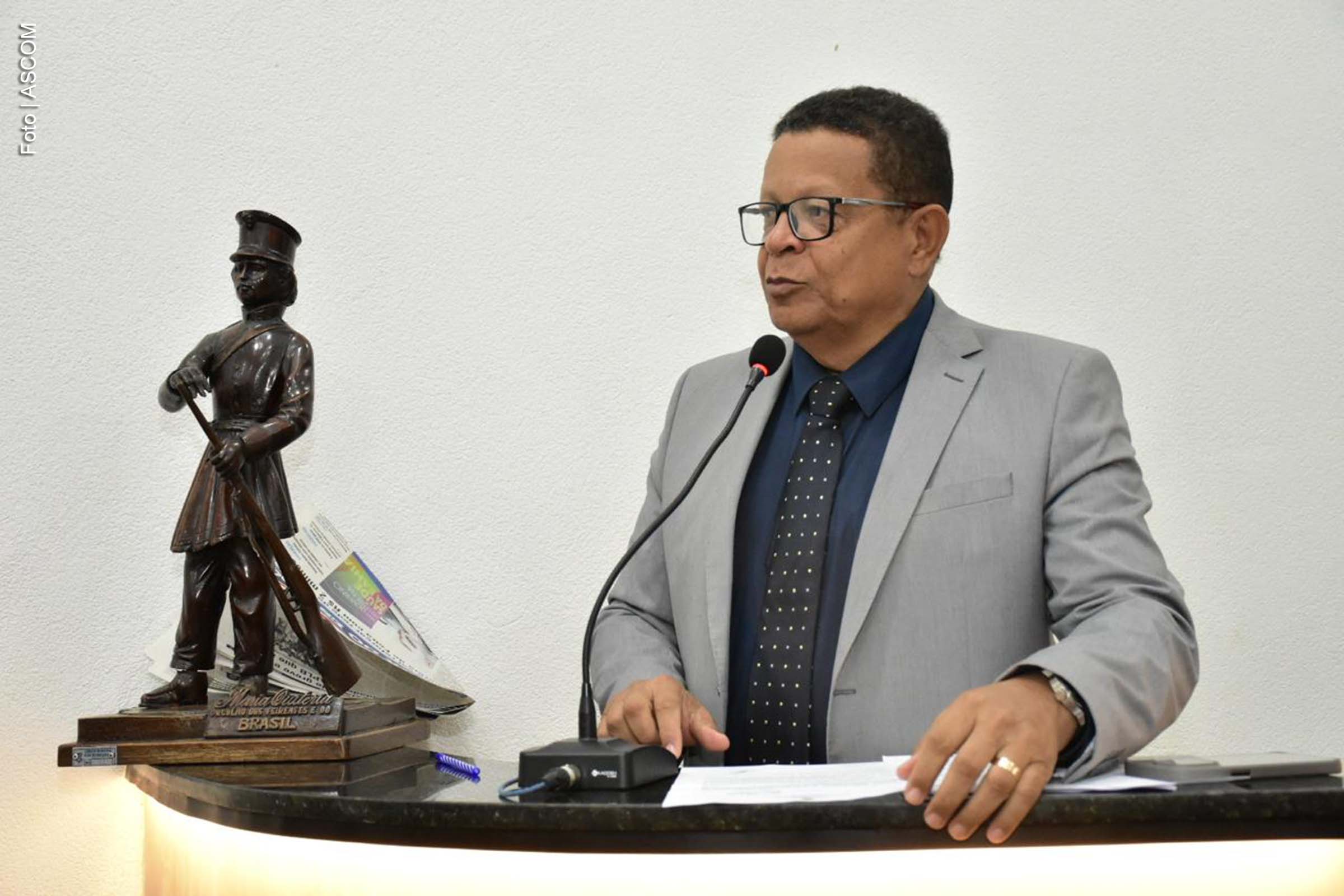 homenagem foi proposta pelo vereador Jorge Oliveira (PRD), que destacou a relevância da associação no apoio espiritual e social aos seus membros.