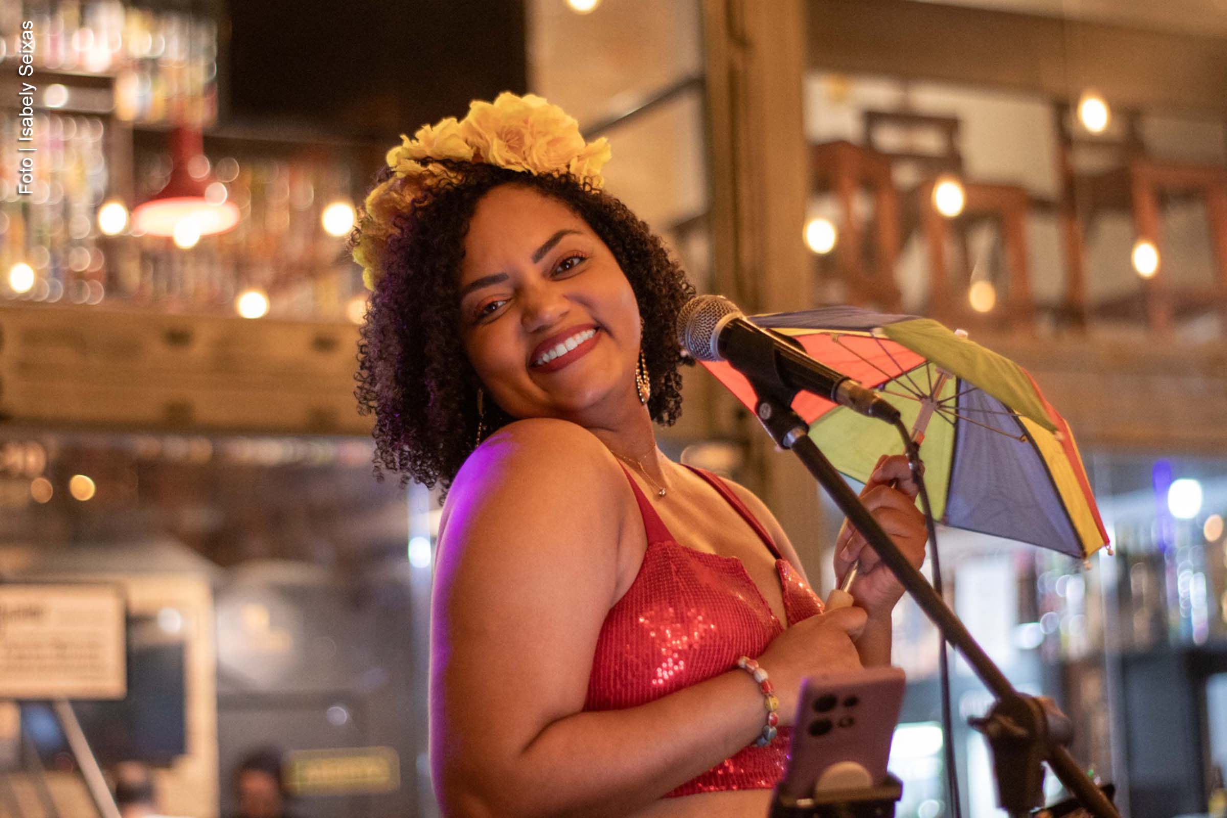 Karol Freitas agita pré-Micareta 2025 de Feira de Santana com clássicos do Axé no SESC Centro