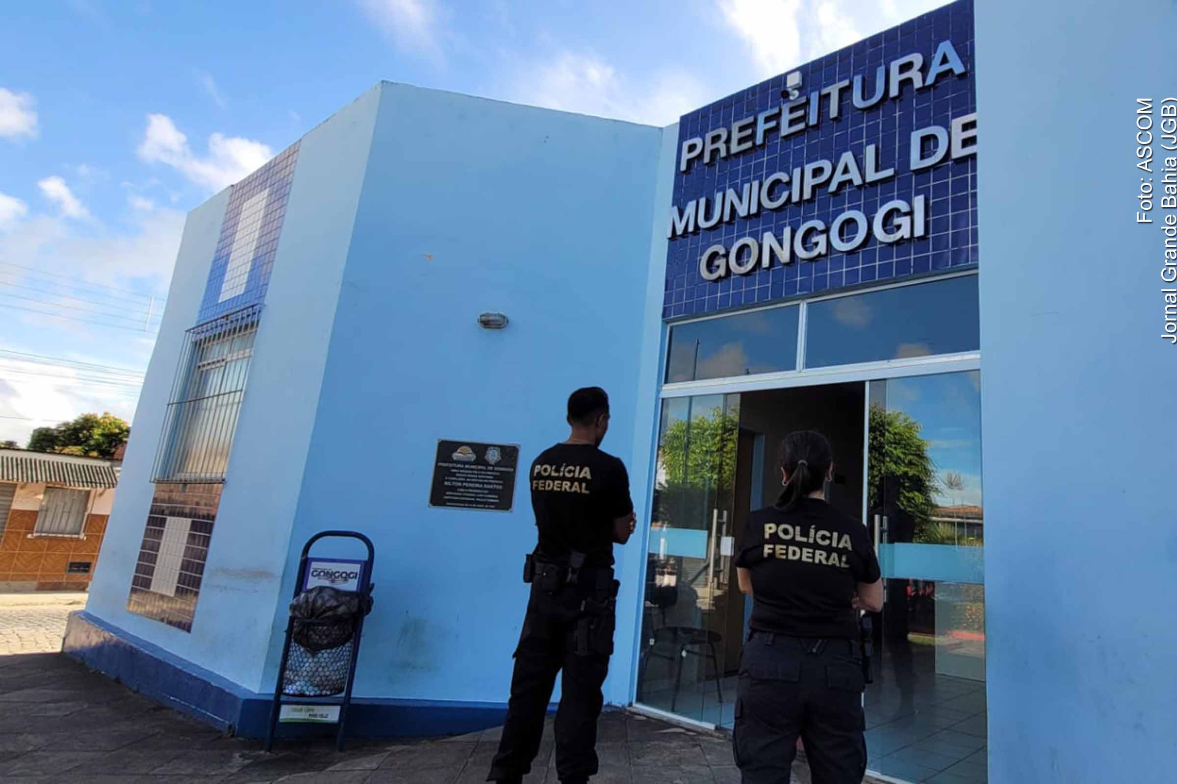 O anúncio do presidente Donald Trump de tarifa de 10% sobre produtos brasileiros gerou reações no setor produtivo e no Congresso. A CNI articula missão empresarial e defende o diálogo, enquanto o governo avalia medidas legais e retaliações. A decisão norte-americana, parte de uma estratégia global de reindustrialização, amplia tensões geopolíticas e impõe novos desafios ao comércio internacional.