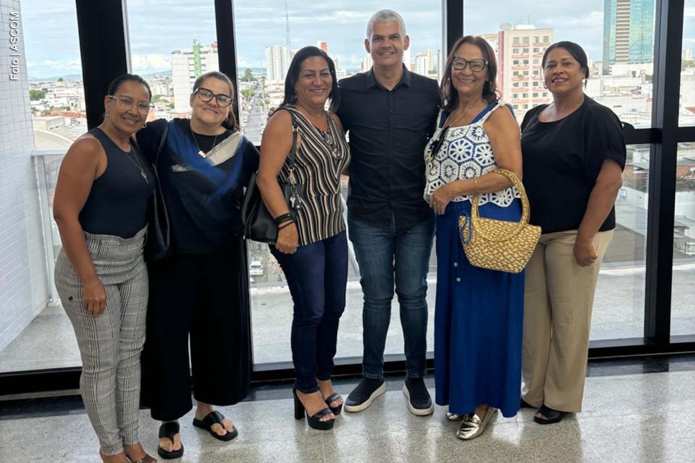 Comissão de educadores se reúne com a Secretaria de Educação para tratar de reajustes salariais, condições de trabalho e direitos da categoria.
