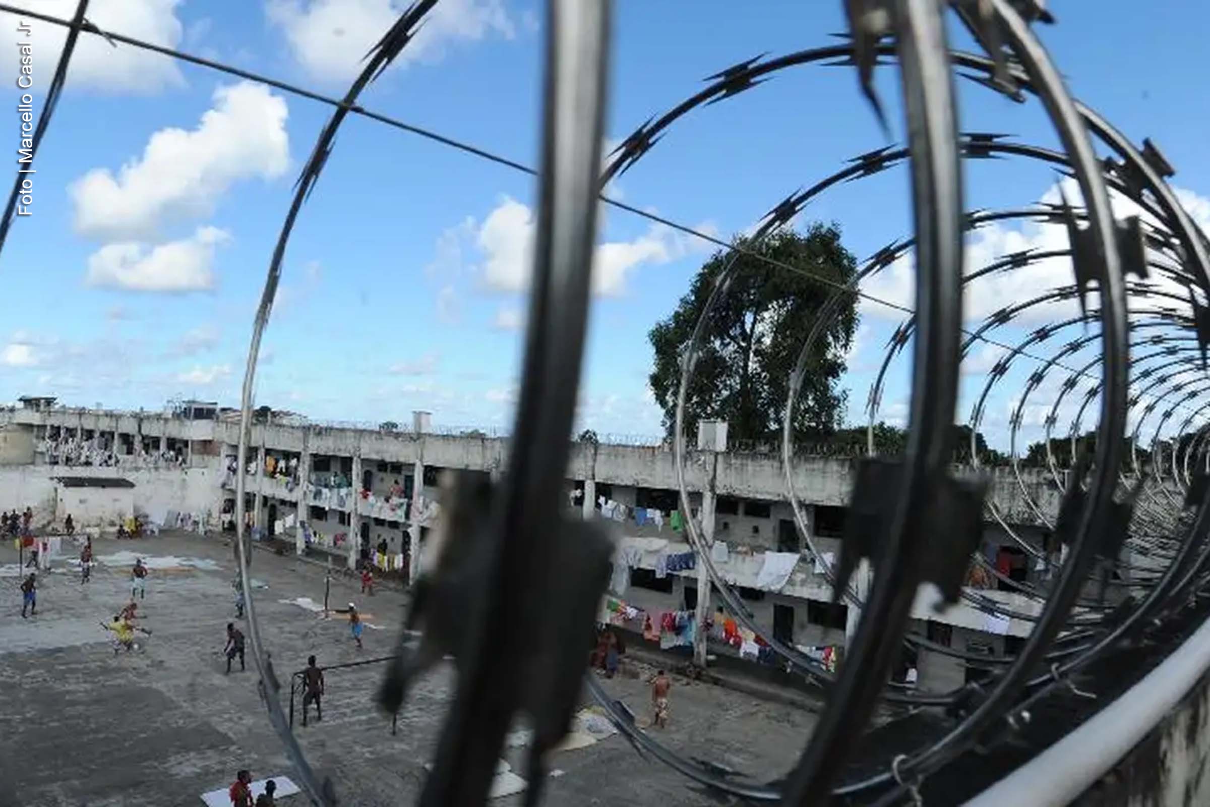 Decisão unânime da Corte proíbe a prática e estabelece medidas para aprimorar inspeções penitenciárias.