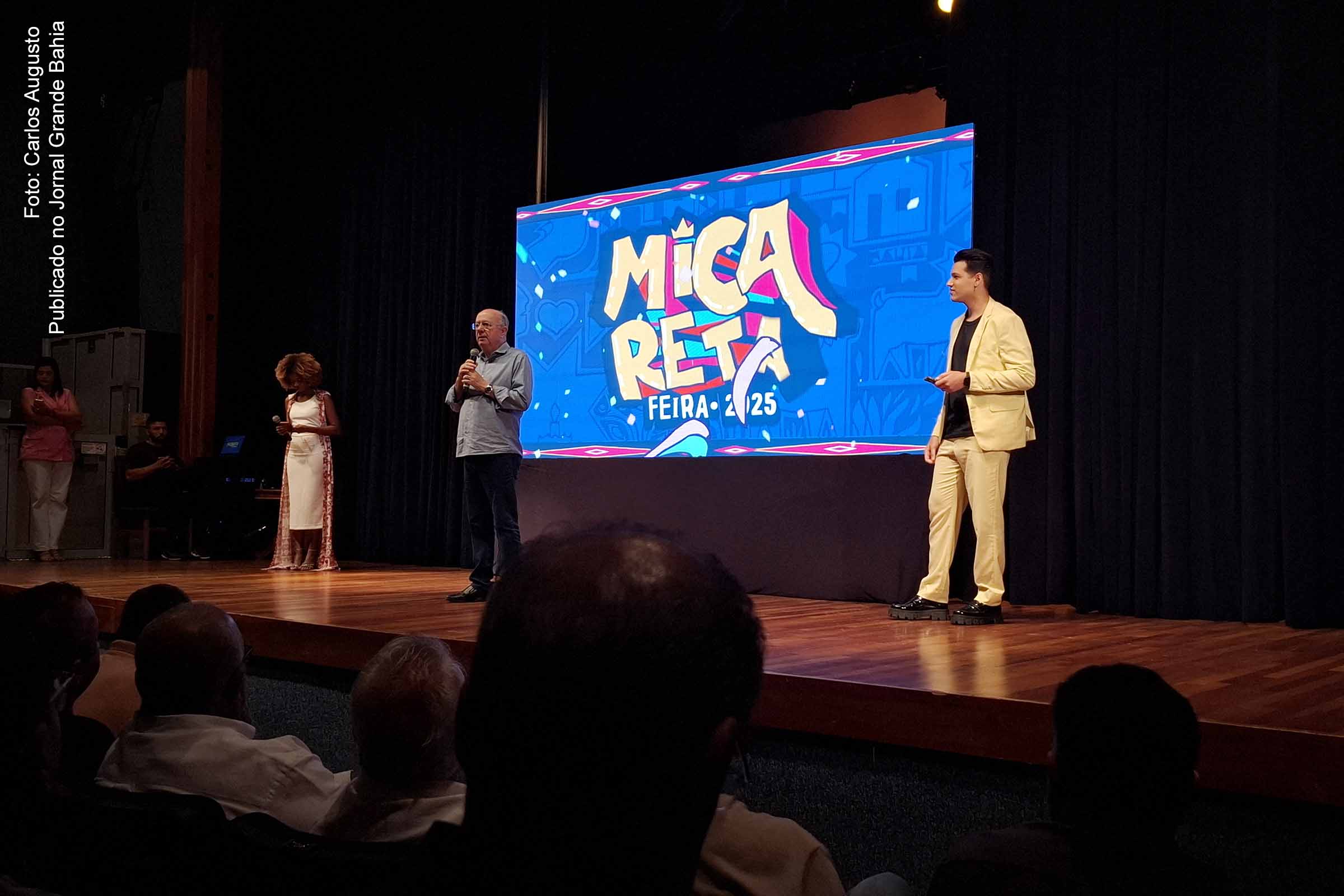 A Micareta de Feira de Santana 2025 contará com 142 atrações distribuídas entre os dias 1º e 4 de maio, com pré-abertura em 30 de abril. A programação contempla nomes consagrados como Bell Marques, Cláudia Leitte, Léo Santana e Durval Lelys, além de blocos culturais e artistas locais. O evento reforça a tradição do município como referência em festas populares, com impacto relevante na economia e na cultura regional.