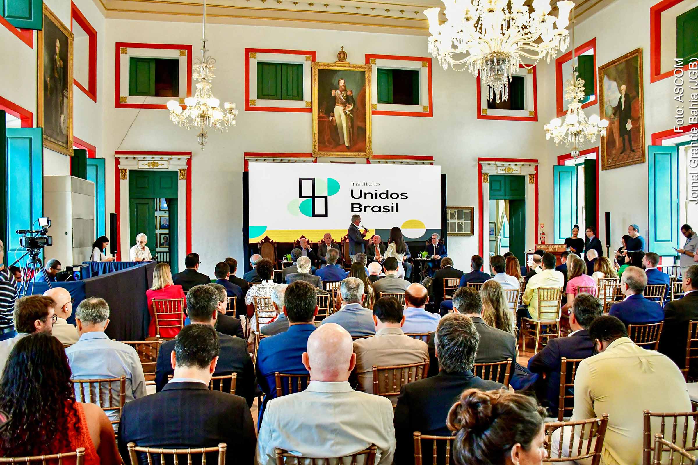 Seminário realizado pela Frente Parlamentar do Empreendedorismo (FPE), em Salvador, reuniu autoridades, empresários e especialistas para debater o uso eficiente dos recursos públicos e o fortalecimento do ambiente de negócios no Brasil.