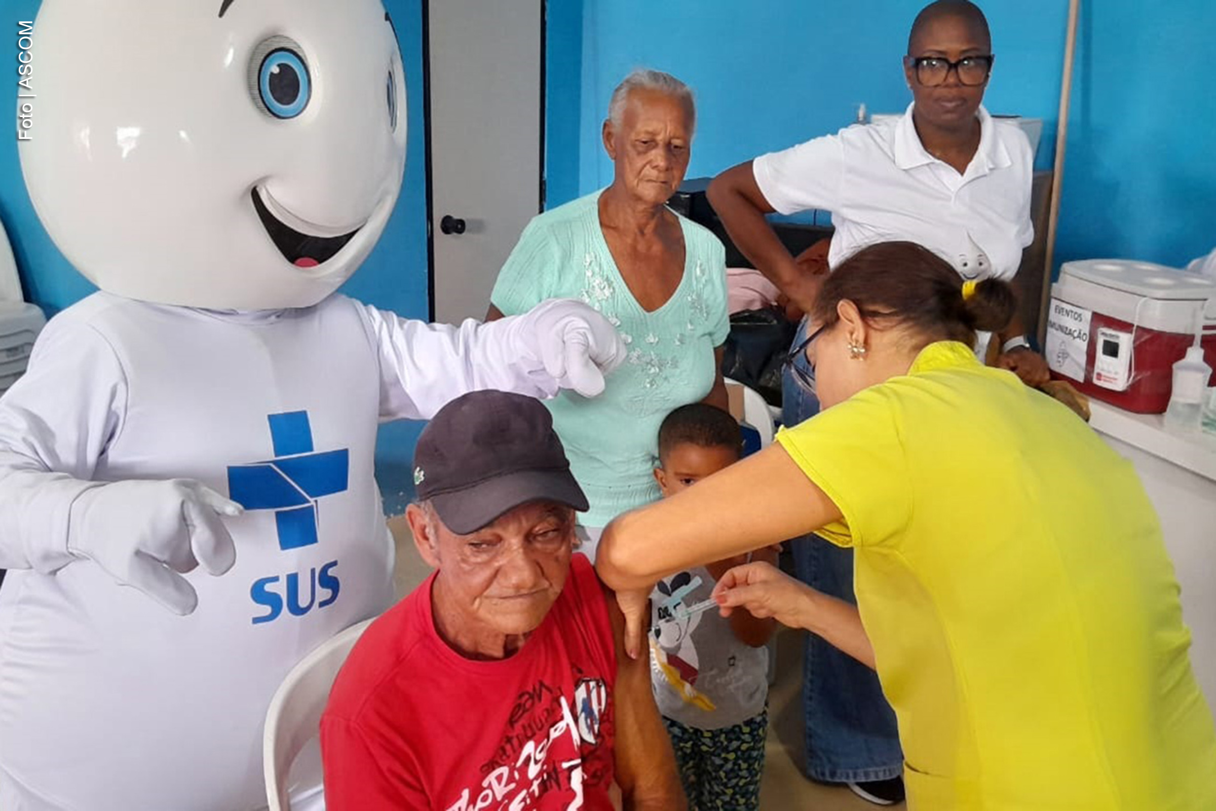 Equipes de saúde percorrem distritos e povoados para imunizar grupos prioritários.