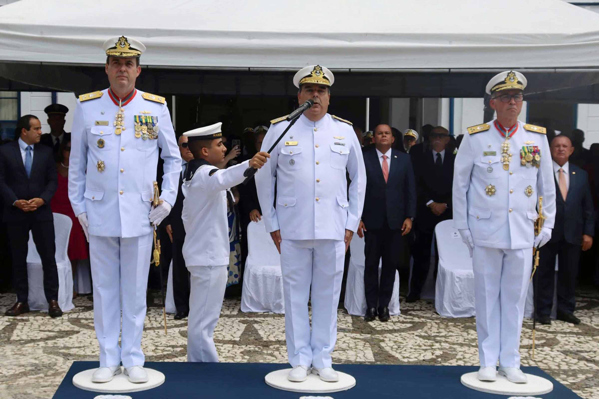 Desembargador Baltazar Miranda Saraiva apresenta Moção de Aplausos ao vice-almirante Gustavo Garriga pelo comando do 2º Distrito Naval