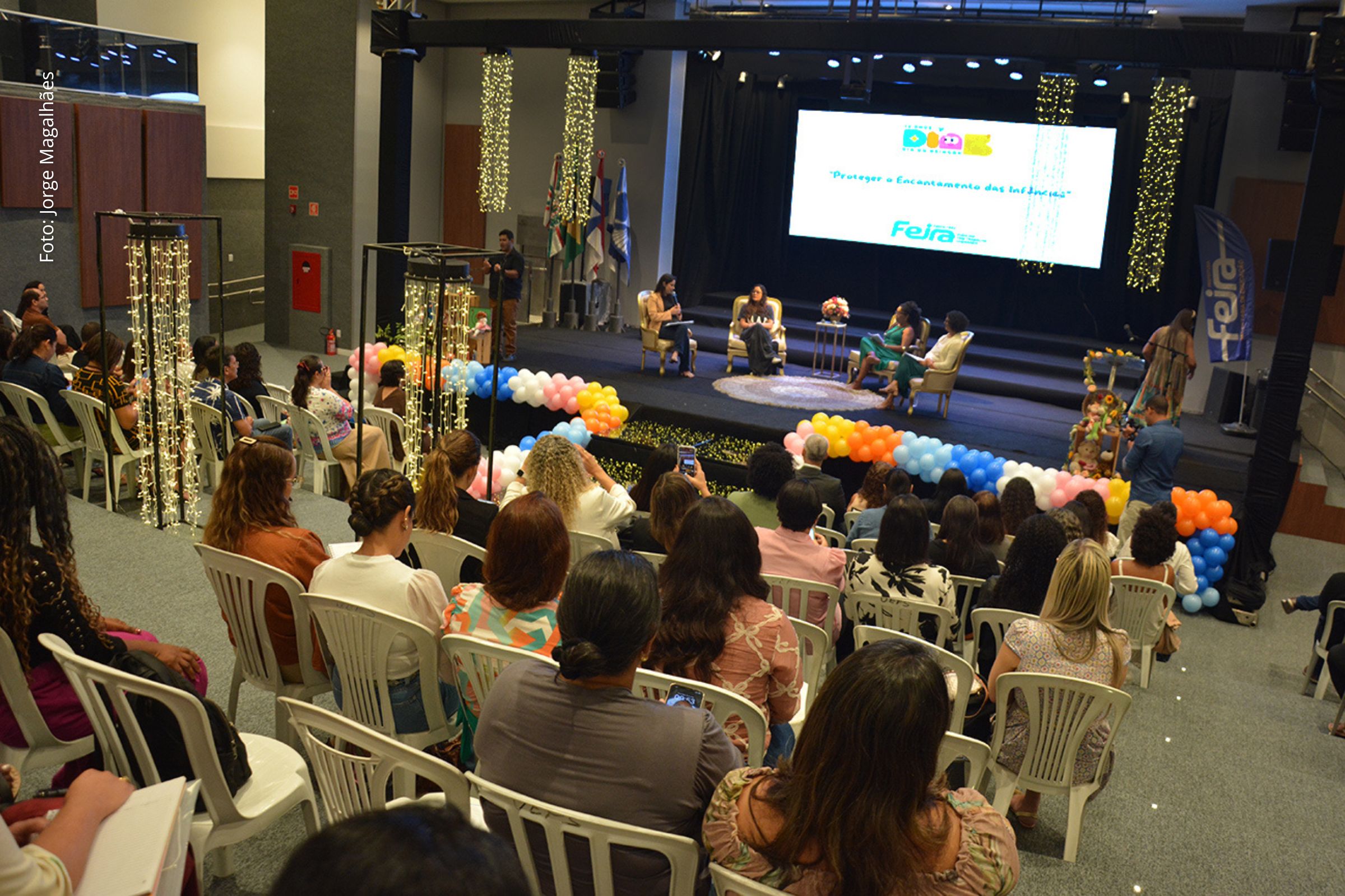 Evento propõe reflexão sobre o brincar como linguagem, direito e prática educativa.